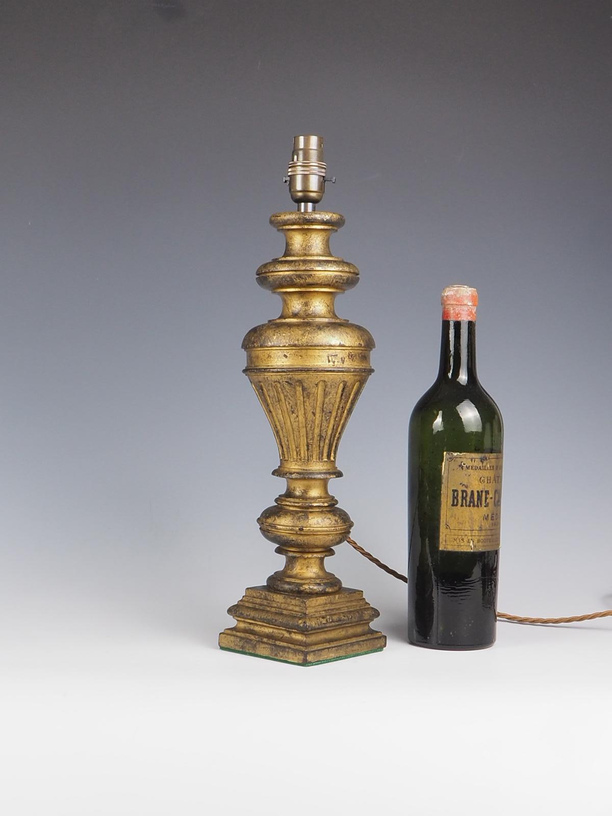 Ancienne lampe de table en bois doré sculpté français Bon état - En vente à Lincoln, GB