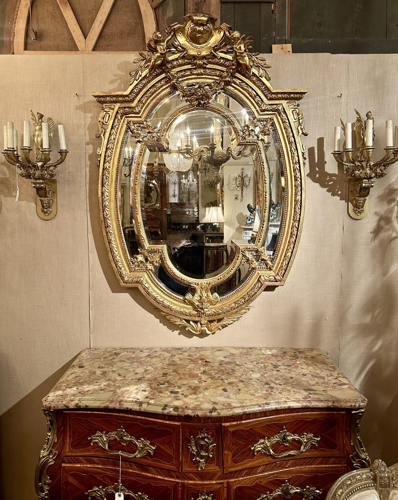 Antique miroir français sculpté en feuilles d'or avec perlage, vers 1875-1895. en vente 1