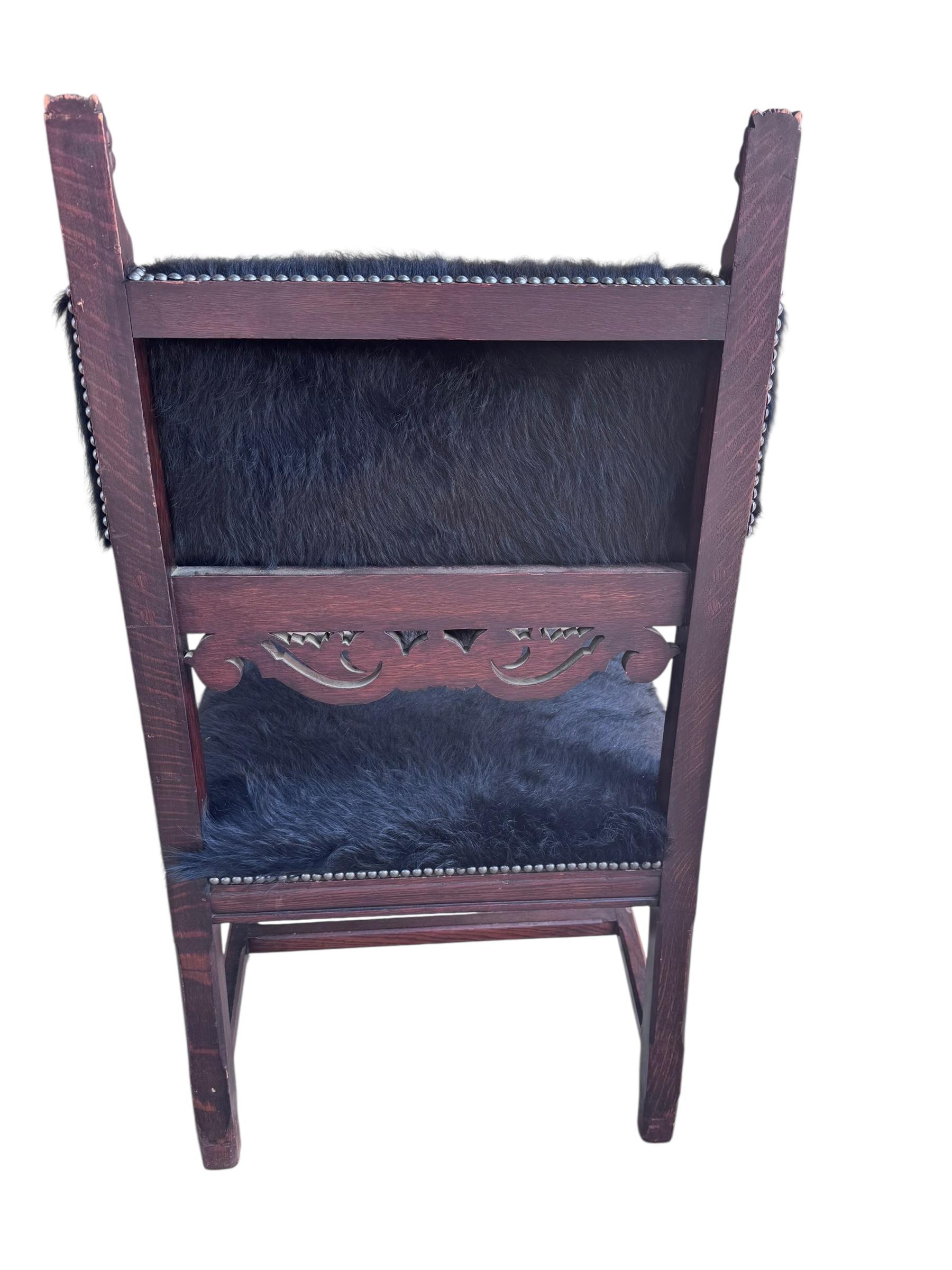 Antique French Carved Hall Chair con braccioli a testa di leone in vendita 3