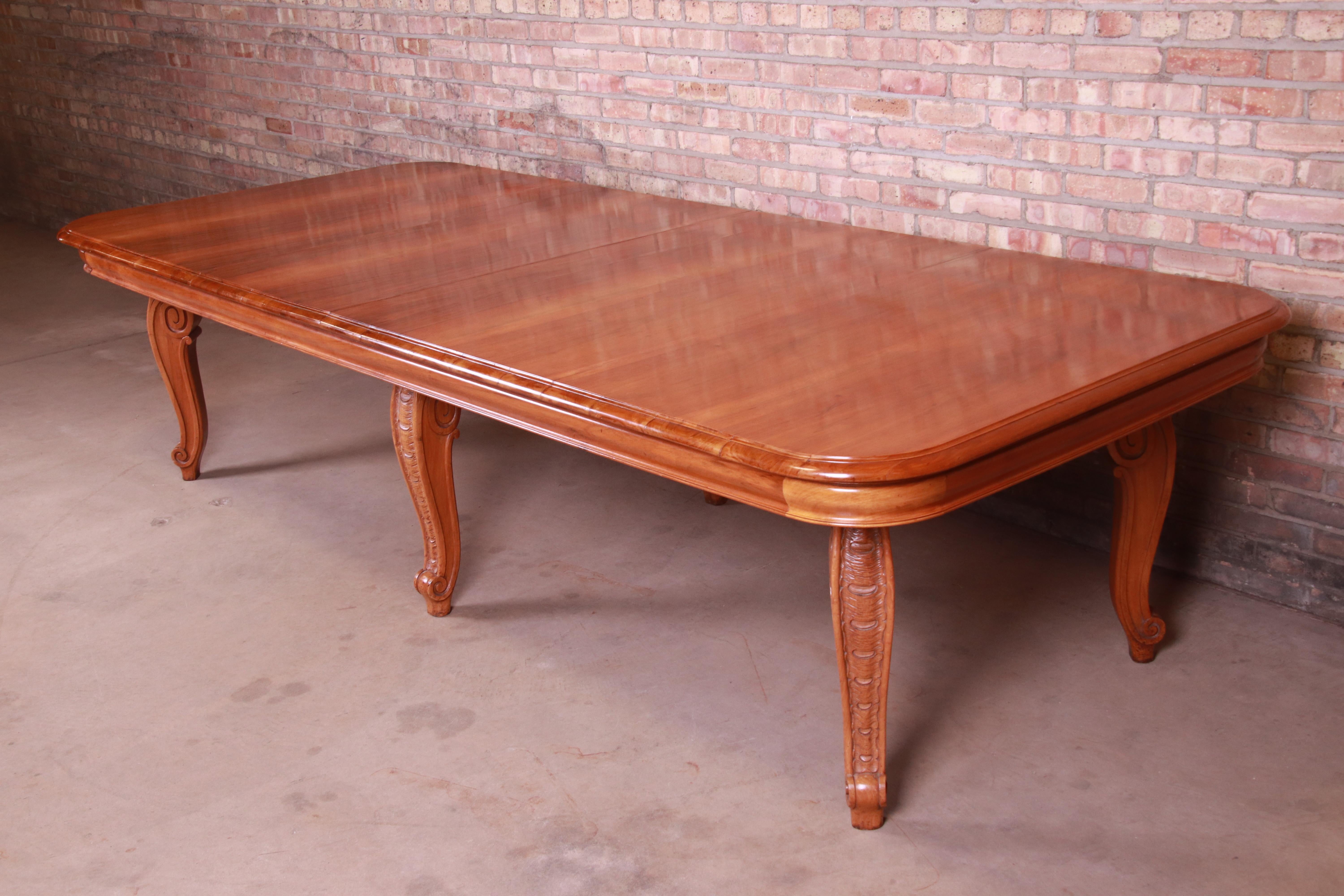 Antique French Carved Mahogany Dining Table with Cabriole Legs In Good Condition In South Bend, IN