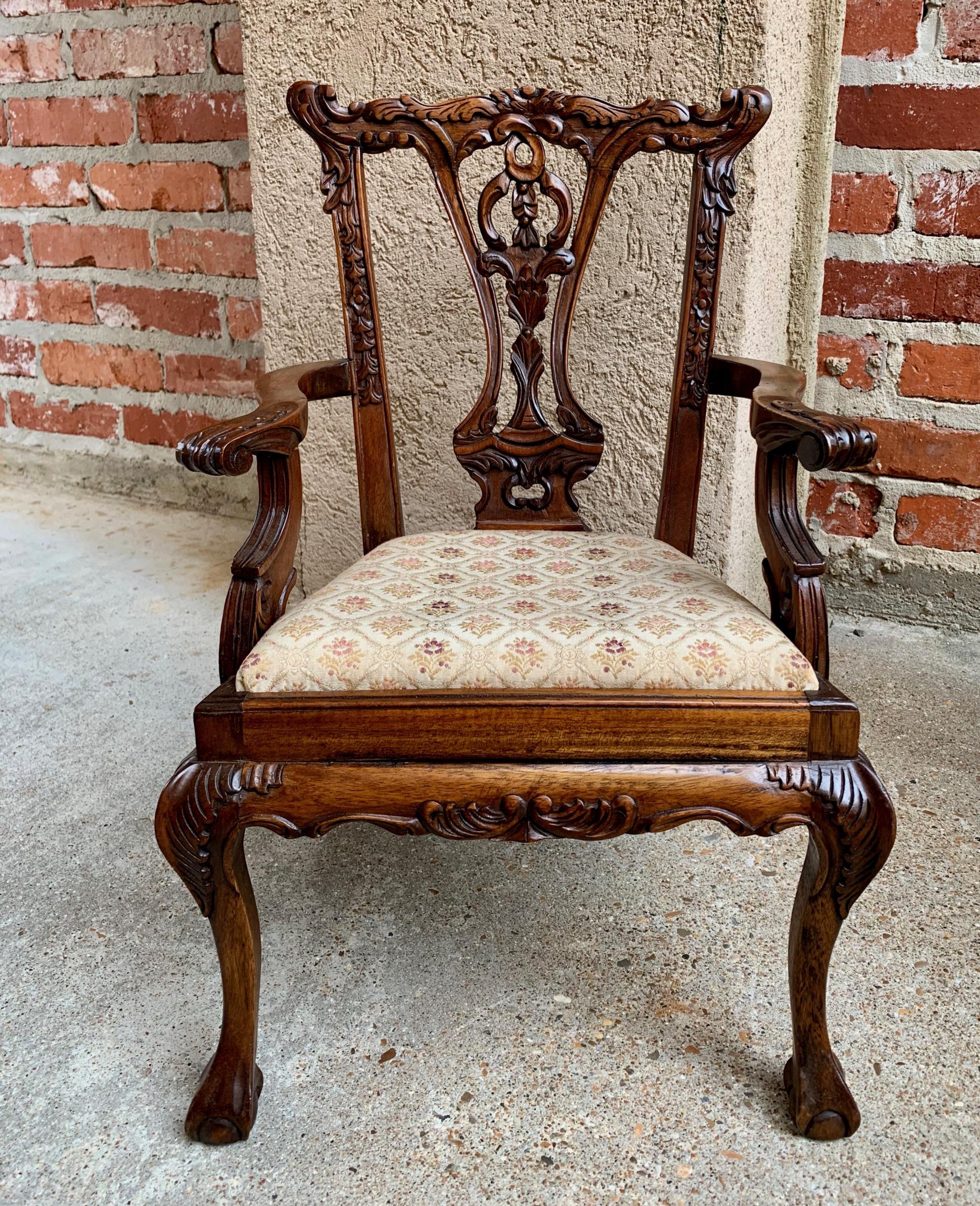 Antique French carved mahogany doll child’s chair Louis XV style, 20th century

~Direct from France~
~Lovely French Louis XV style child or doll’s chair!~
~Petite proportions, yet still includes all the features of a full size Louis XV