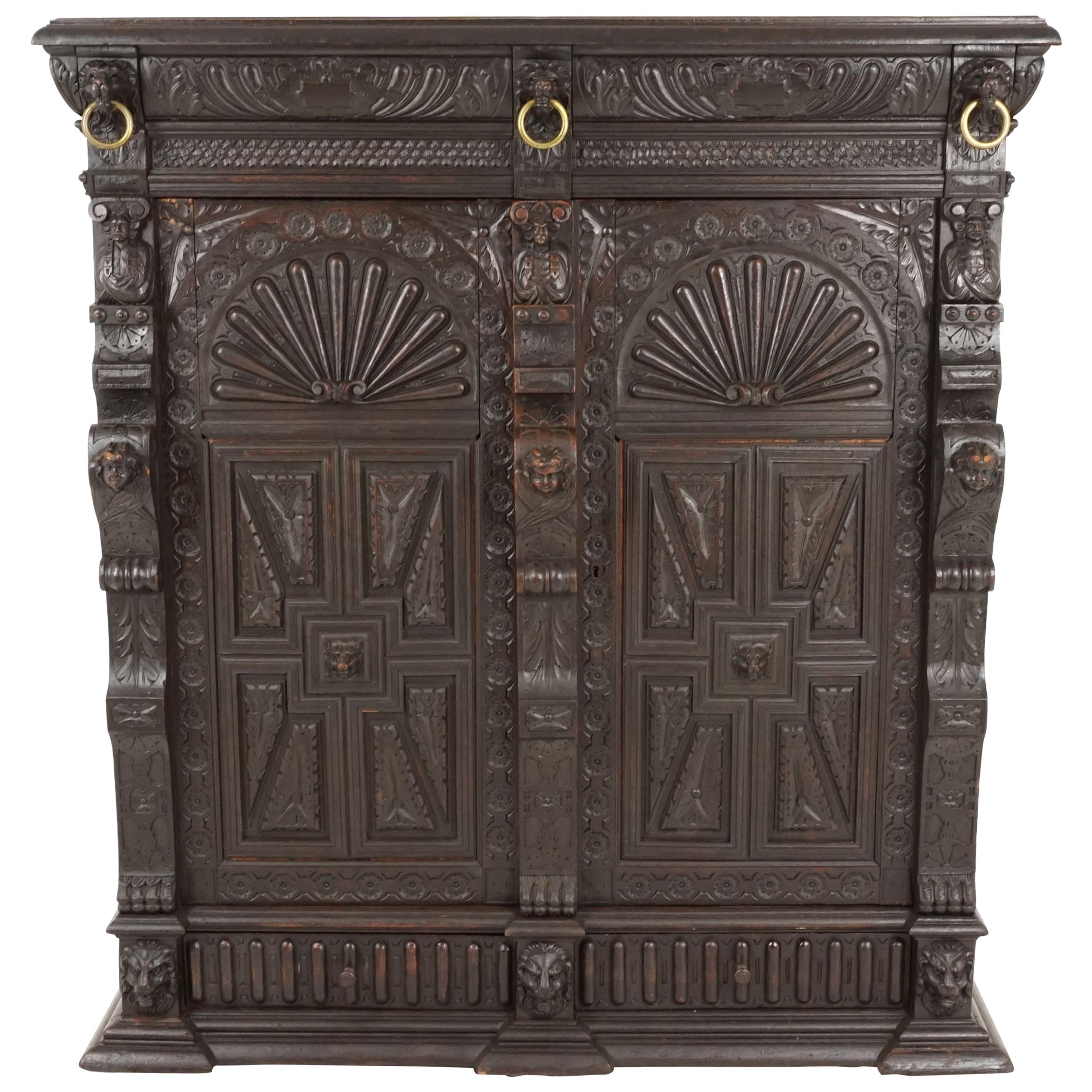 Ancienne armoire d'entrée française en chêne sculpté du 19ème siècle, France, 1880