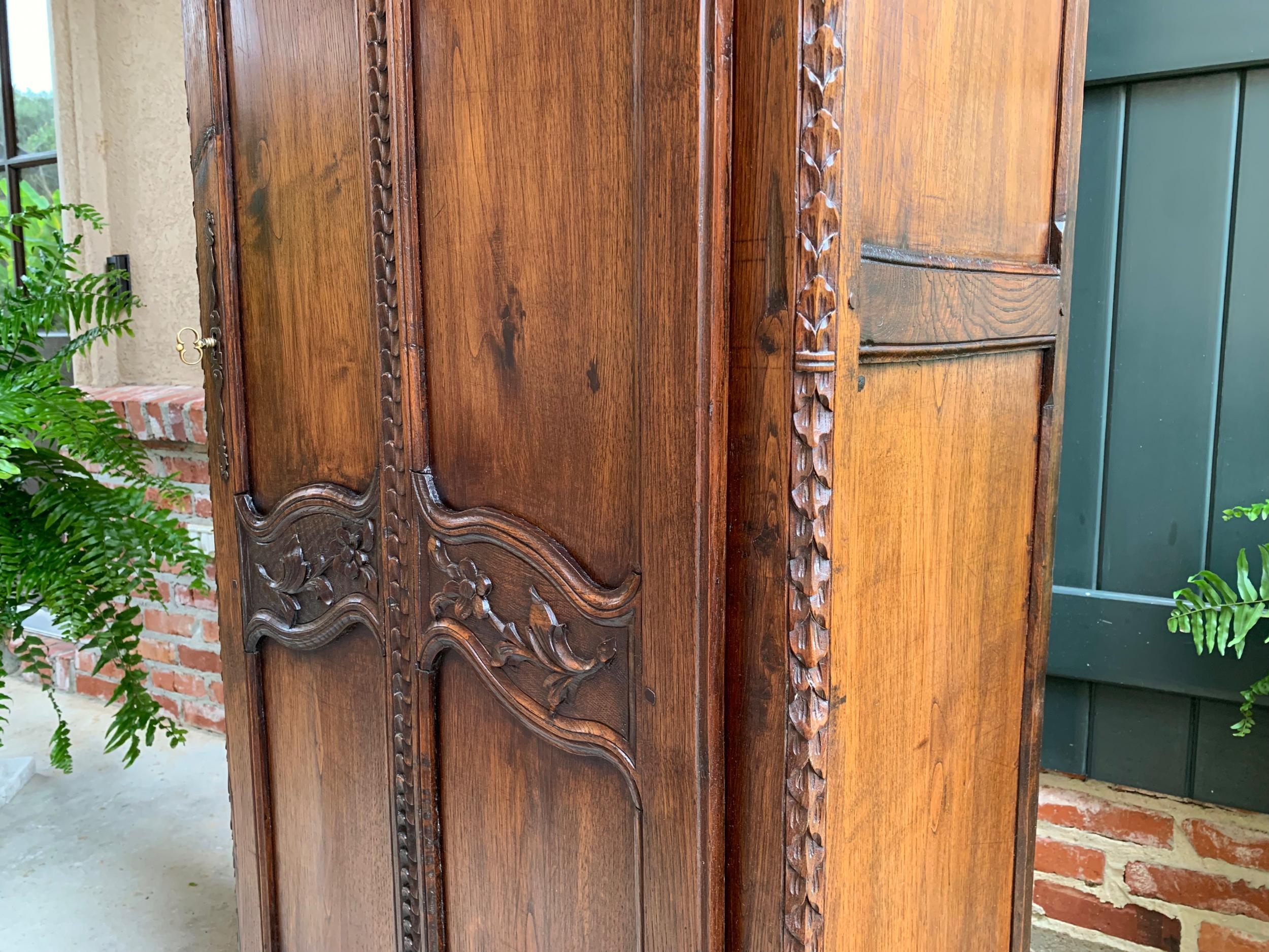 Antique French Carved Oak Armoire Bonnetiere Linen Cabinet Louis XV Style 19th C 10