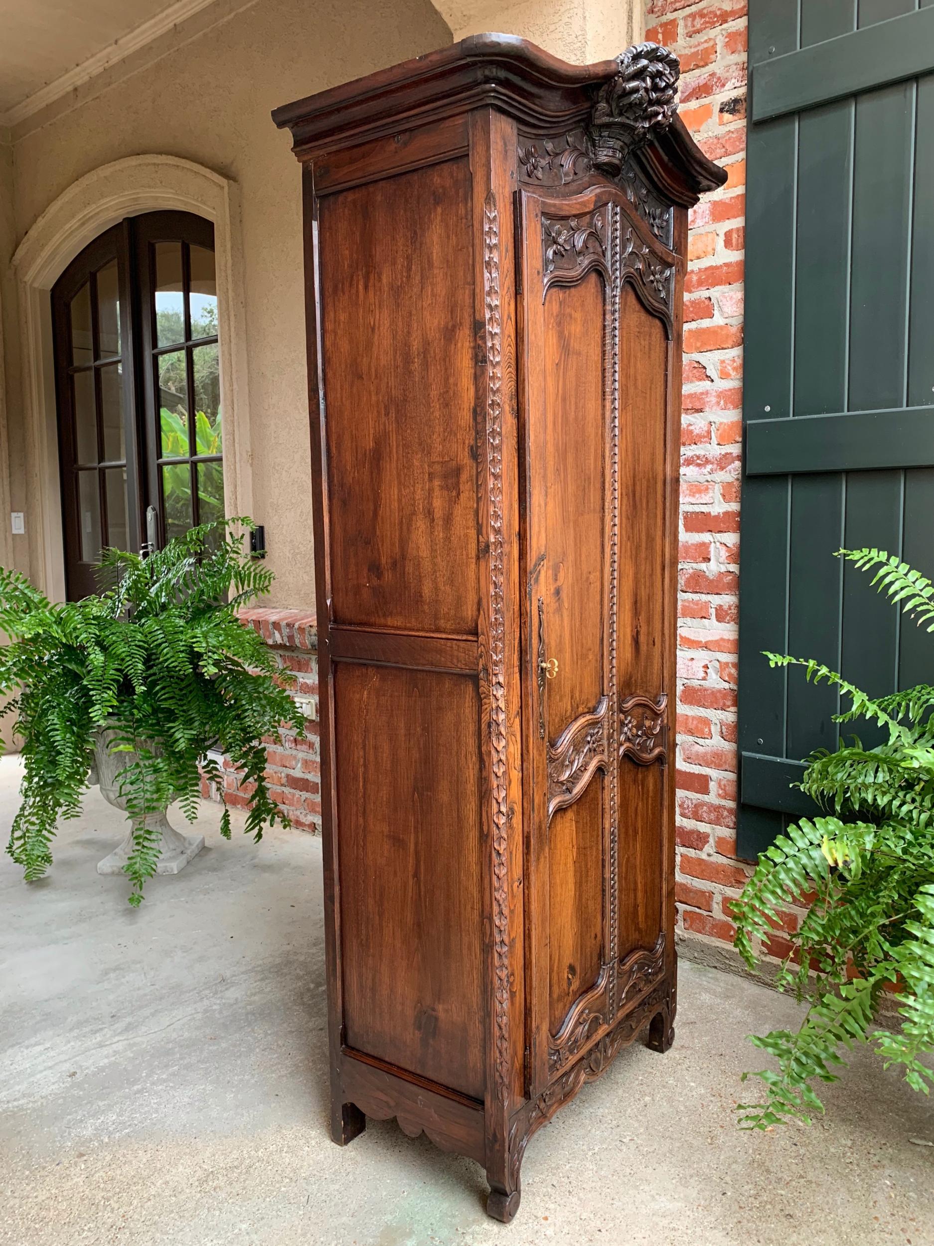 pisa antique-style cabinet