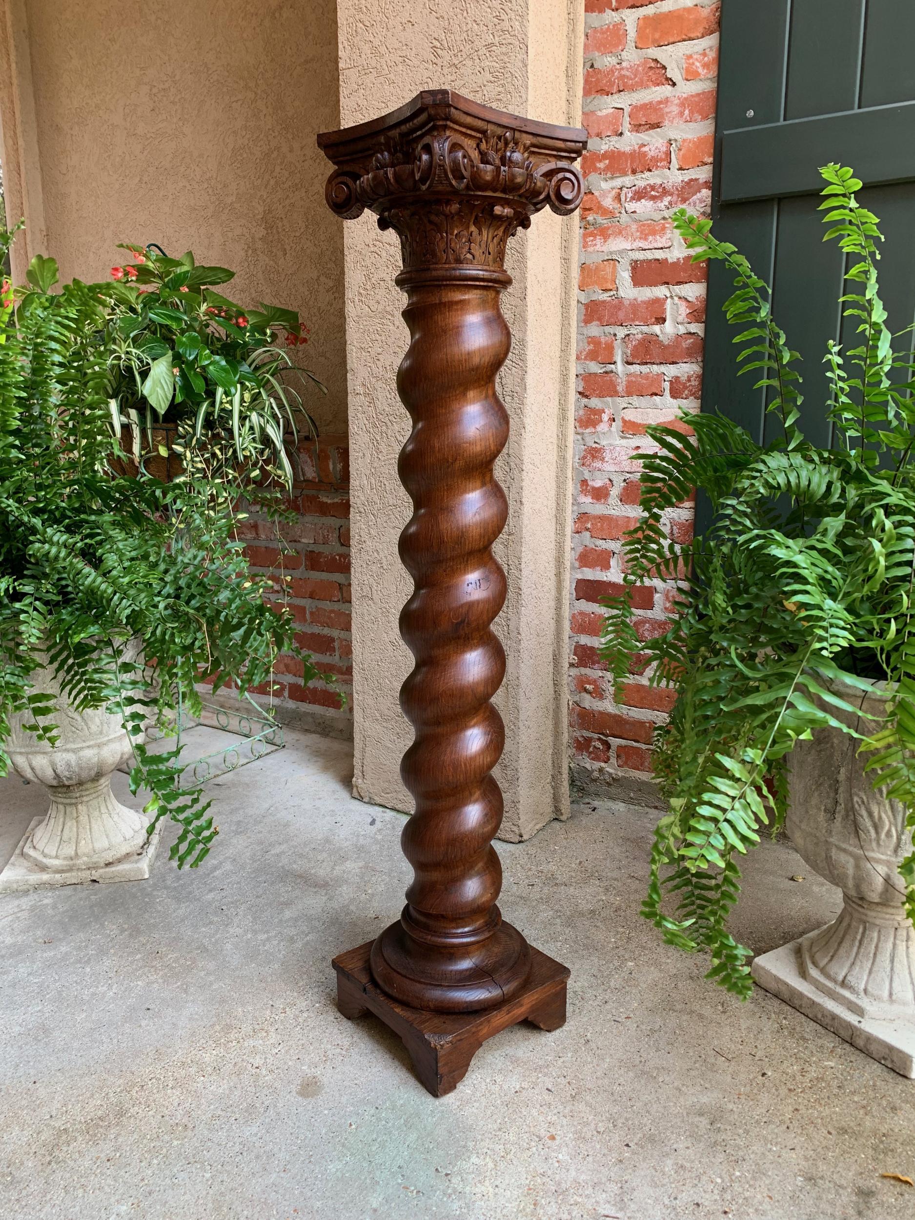 19th century French Carved Oak Barley Twist Column Pedestal Plant Stand Display.

~Direct from France~
~Gorgeous antique French barley twist column/pedestal stand.~
~Corinthian carved capital and thick barley twist column on a square