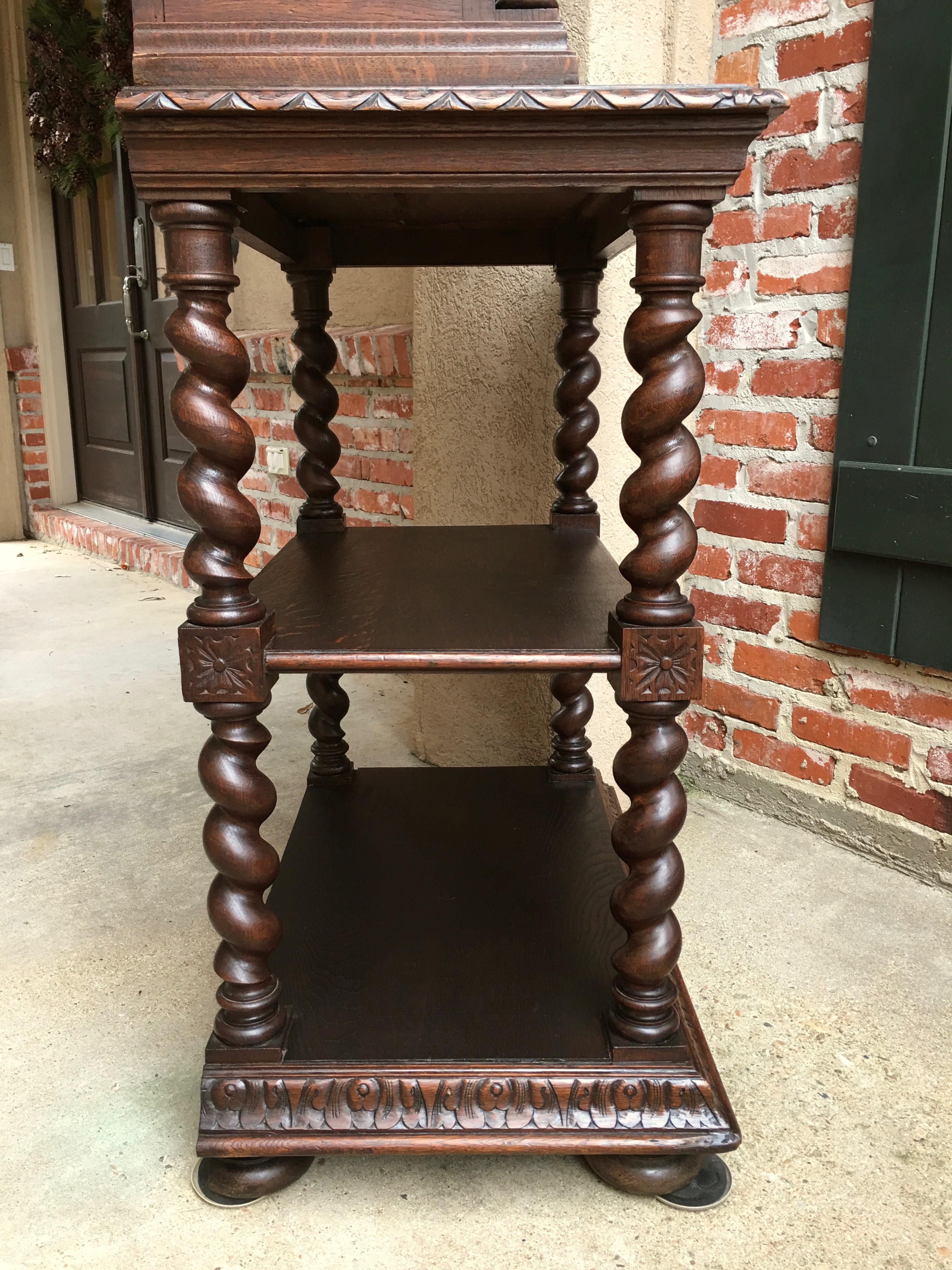 19th century French Barley Twist Display Cabinet Vitrine Bookcase Carved Oak In Good Condition For Sale In Shreveport, LA