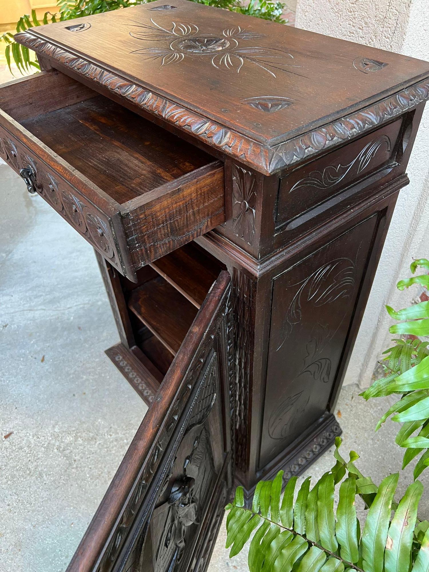 Antique French Carved Oak Cabinet Breton Brittany Cocktail Sideboard Server en venta 3