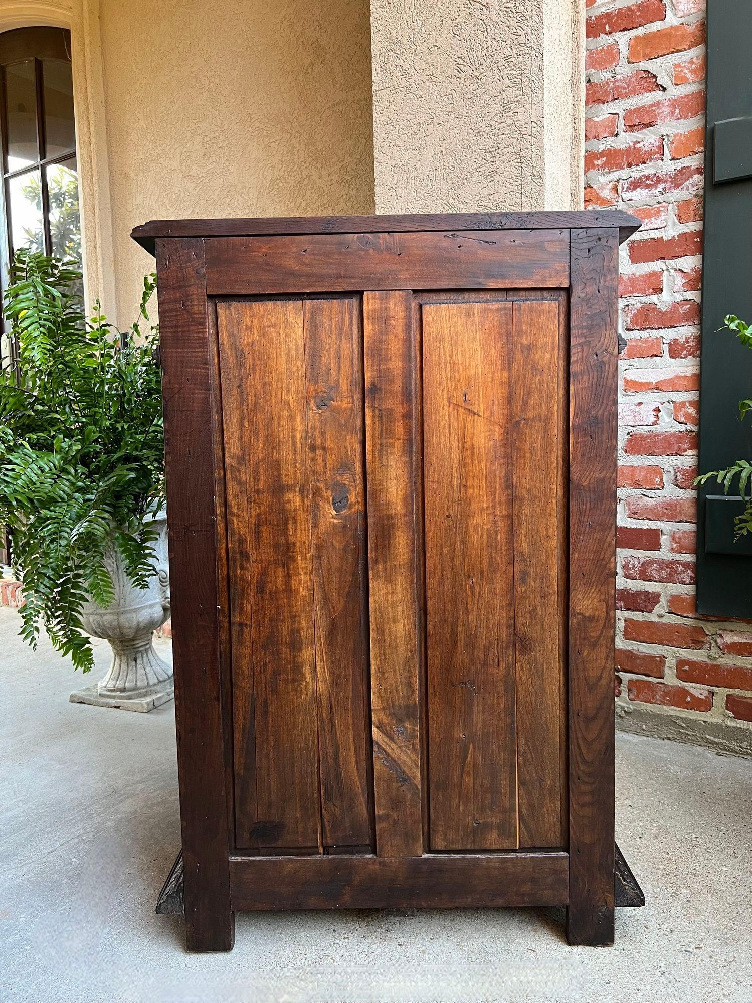 Antique French Carved Oak Cabinet Breton Brittany Cocktail Sideboard Server en venta 4