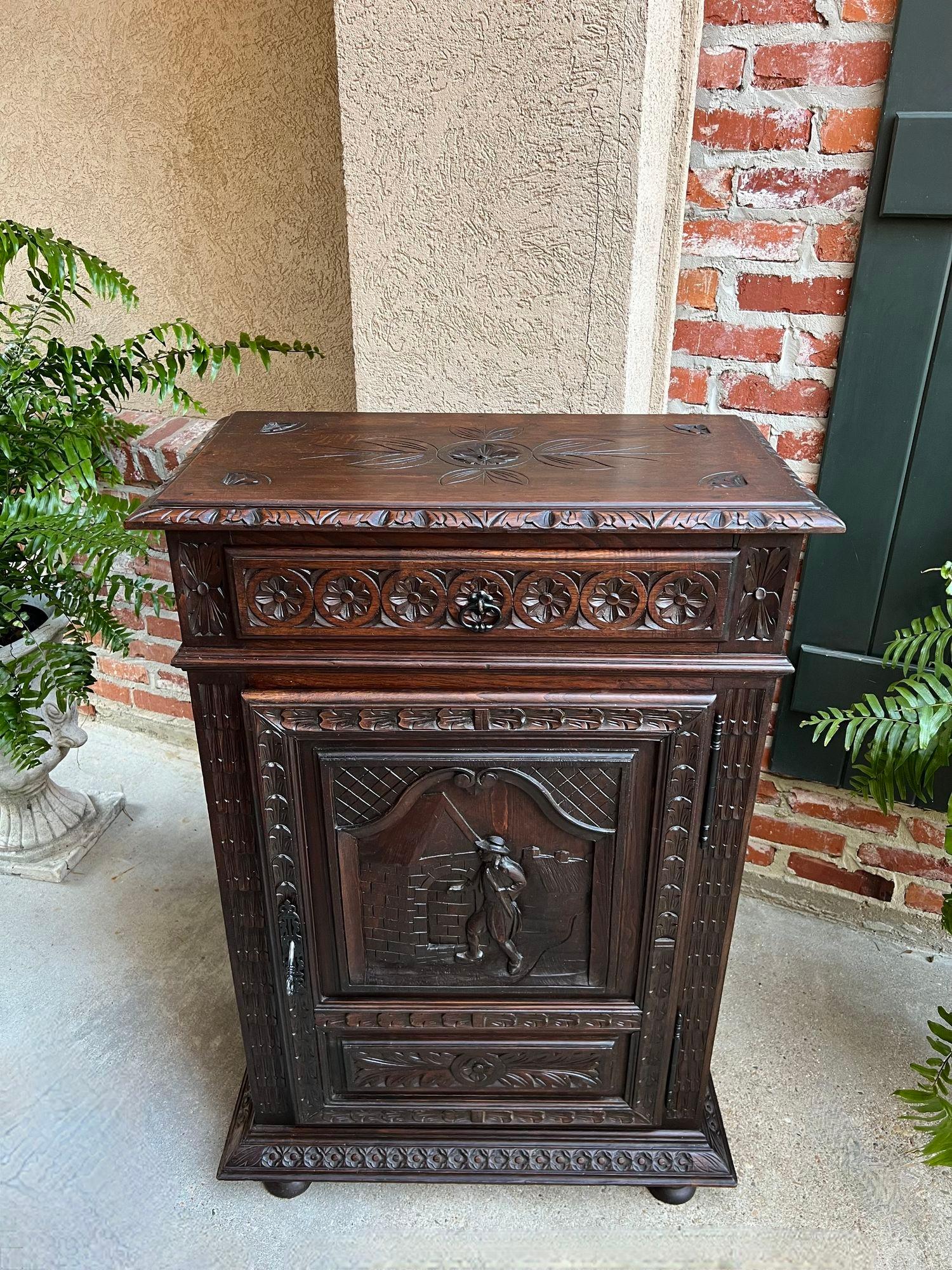 Antique French Carved Oak Cabinet Breton Brittany Cocktail Sideboard Server en venta 7
