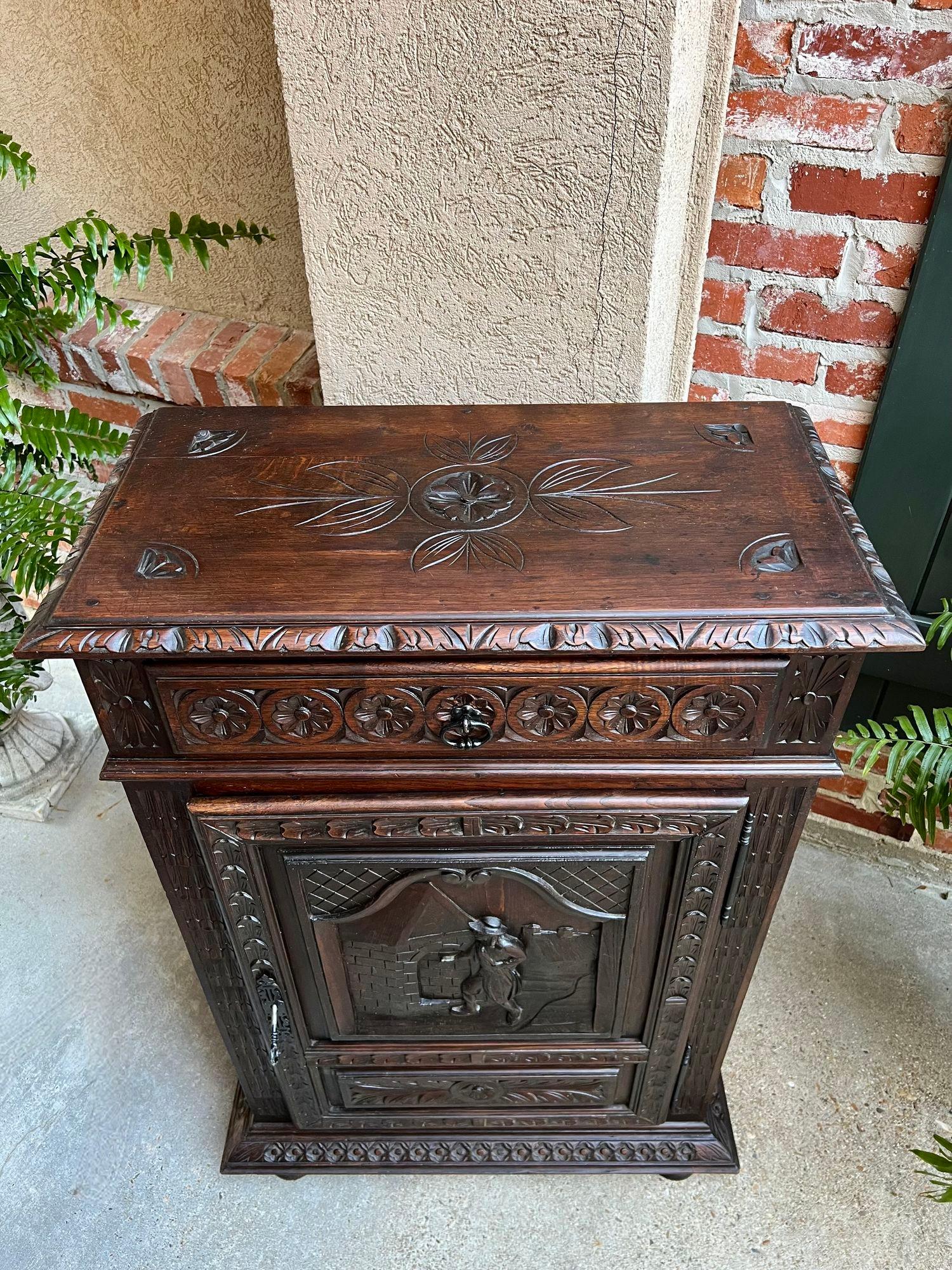 Antique French Carved Oak Cabinet Breton Brittany Cocktail Sideboard Server en venta 8