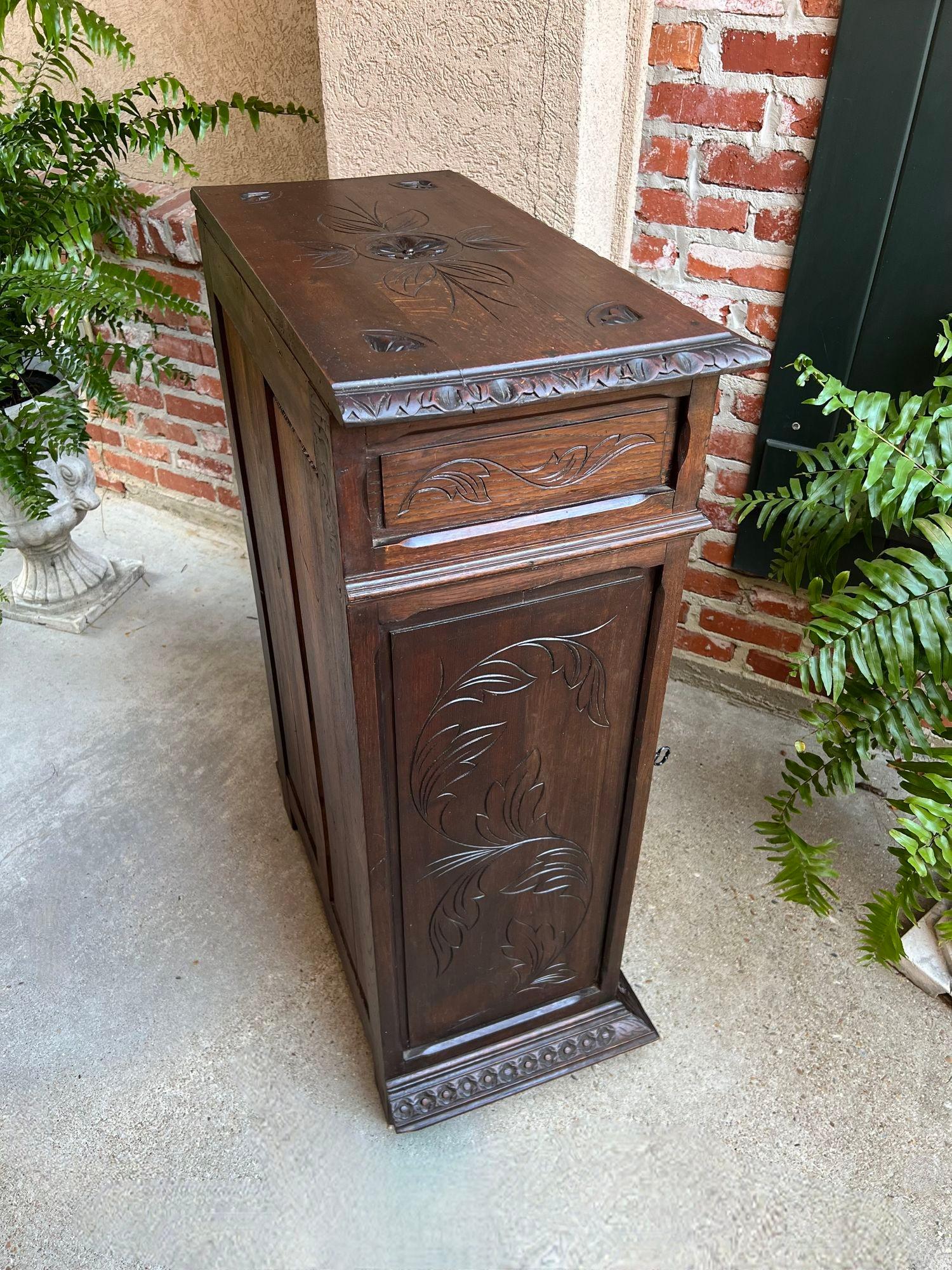 Antique French Carved Oak Cabinet Breton Brittany Cocktail Sideboard Server en venta 9