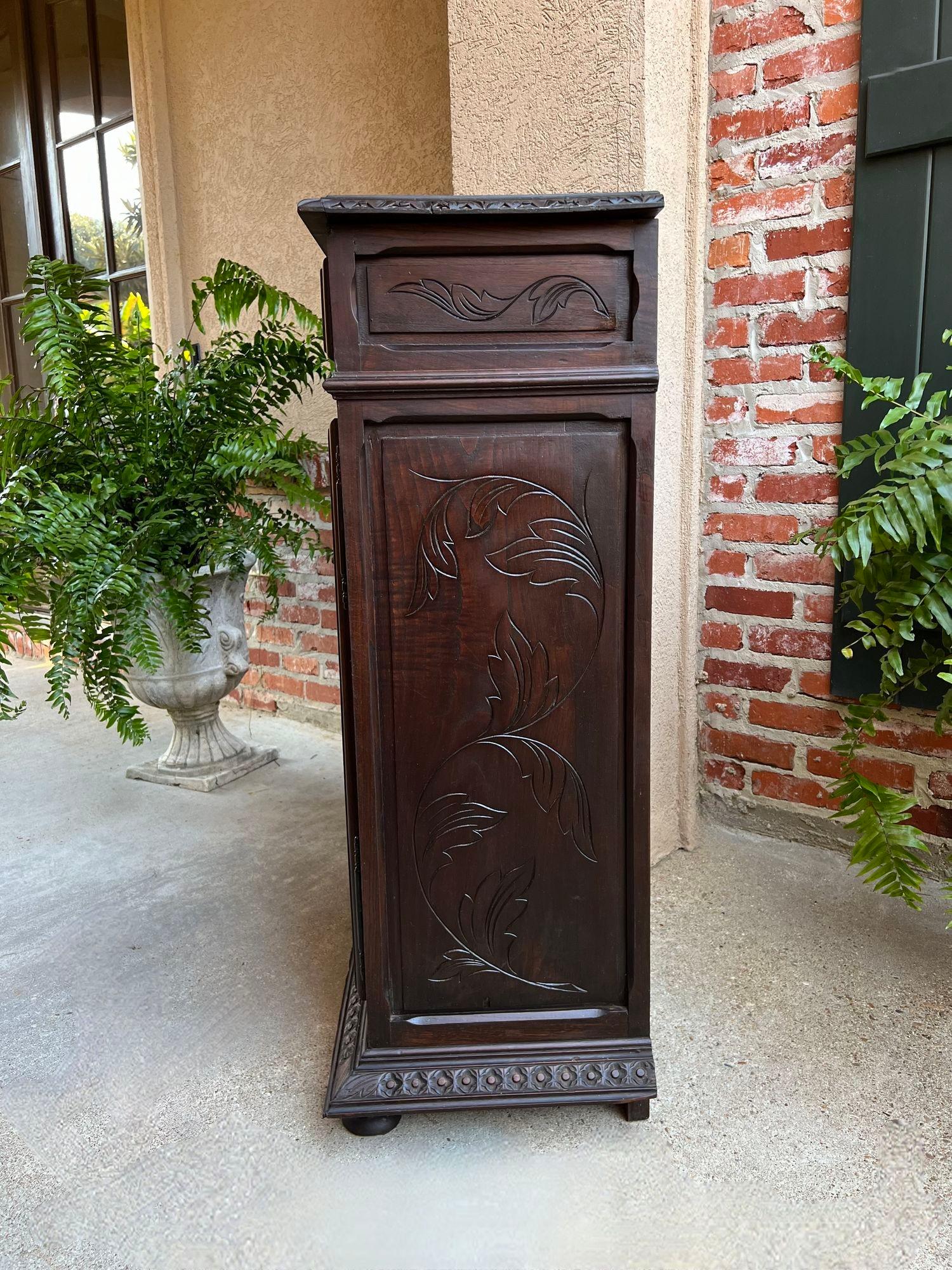 Antique French Carved Oak Cabinet Breton Brittany Cocktail Sideboard Server en venta 10