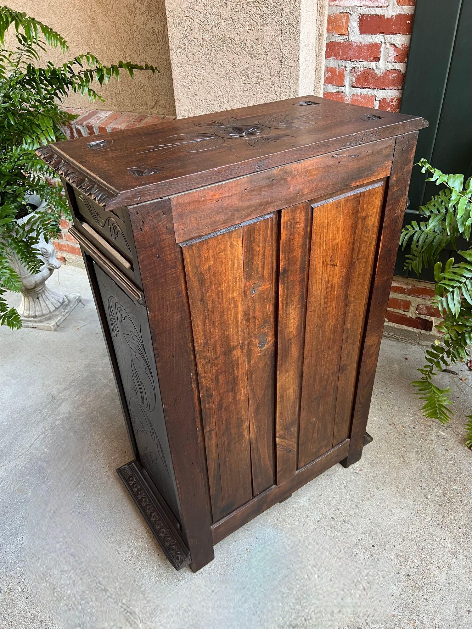 Antique French Carved Oak Cabinet Breton Brittany Cocktail Sideboard Server en venta 12