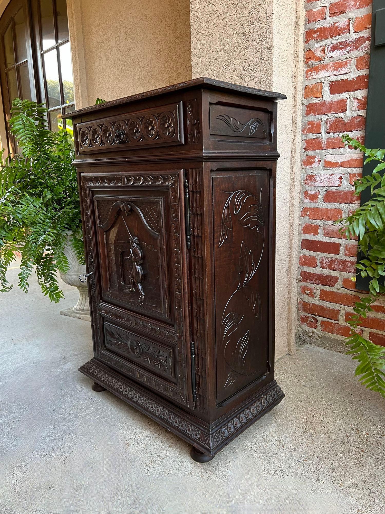 Antique French Carved Oak Cabinet Breton Brittany Cocktail Sideboard Server Provincial francés en venta