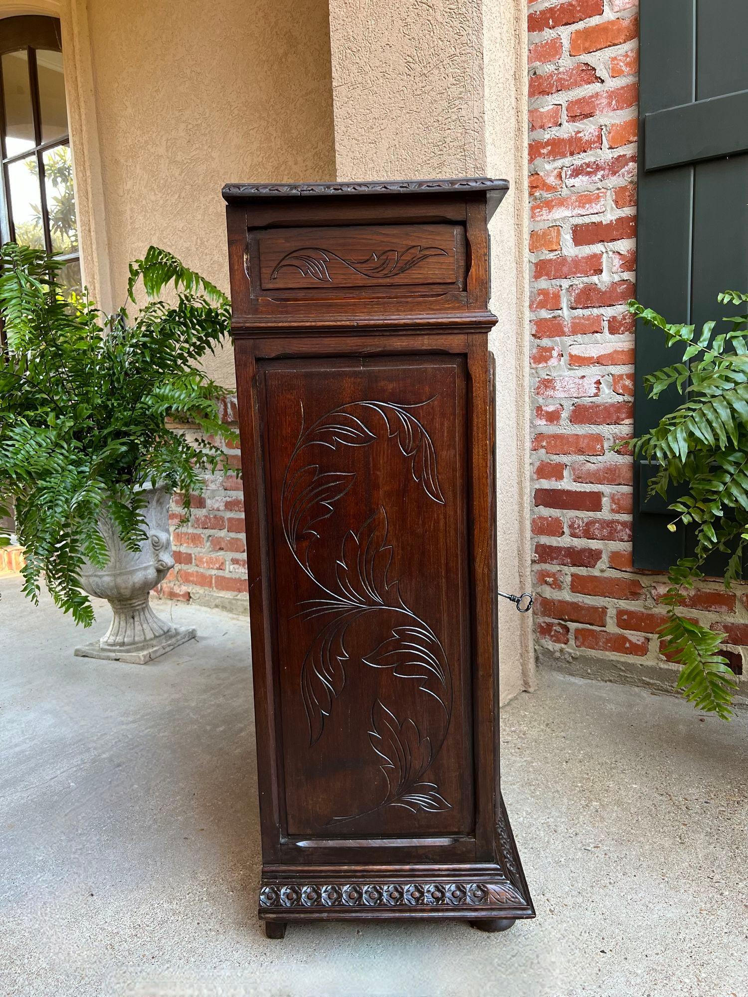 Antique French Carved Oak Cabinet Breton Brittany Cocktail Sideboard Server en venta 1