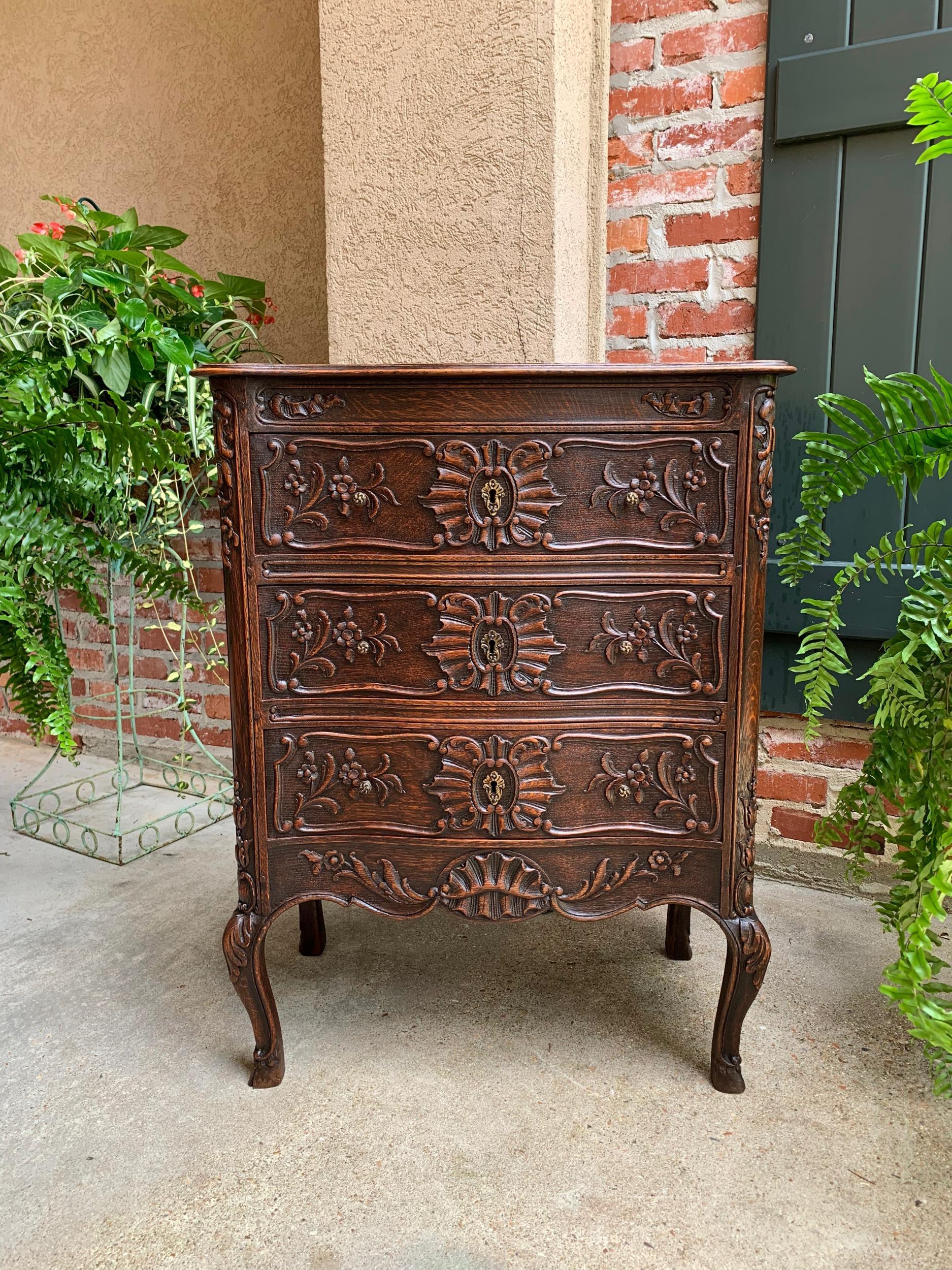 Antique French Carved Oak Commode Chest of Drawers Table Louis XV Nightstand 8
