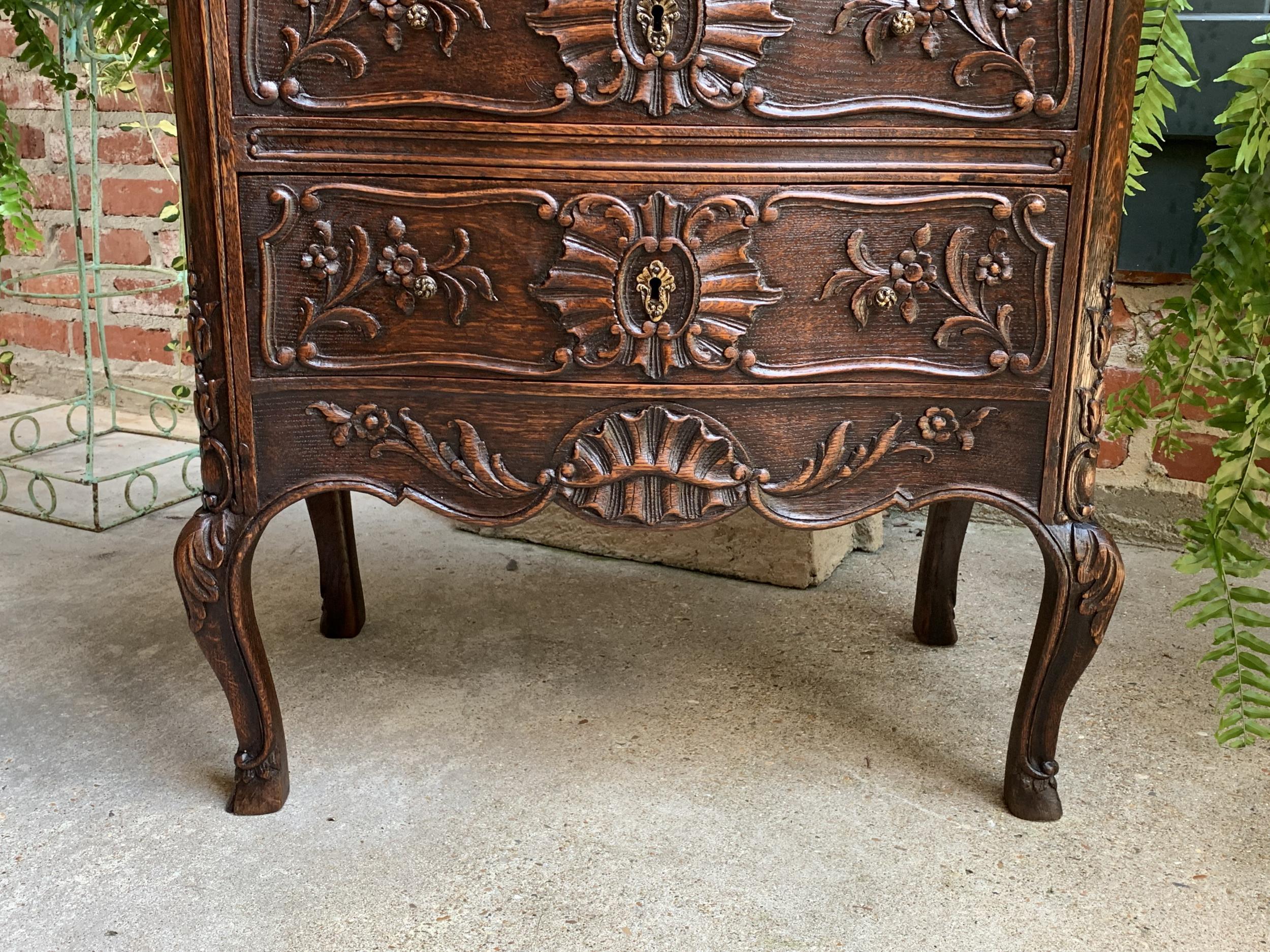 Early 20th Century Antique French Carved Oak Commode Chest of Drawers Table Louis XV Nightstand