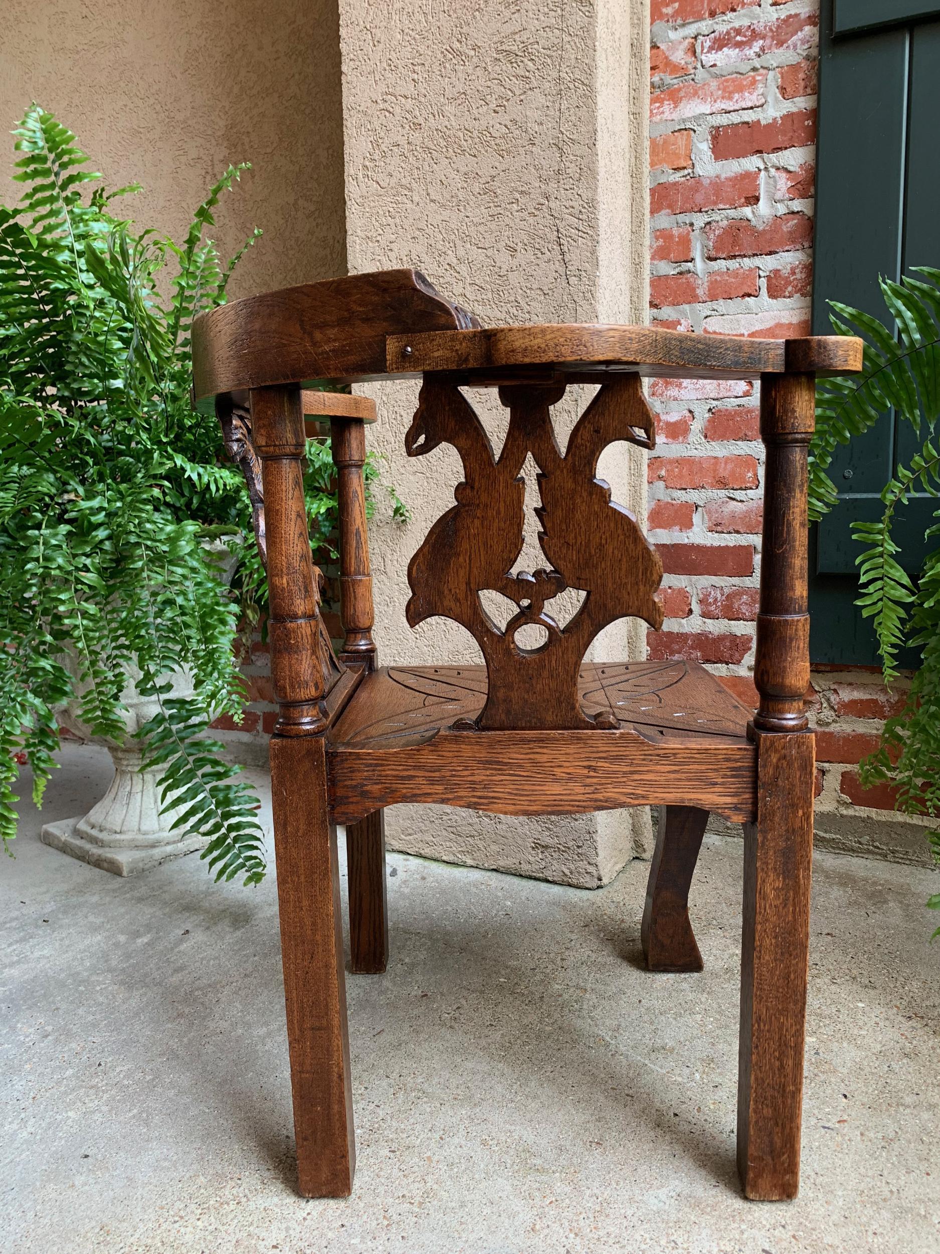 Antique French Carved Oak Corner Arm Chair Renaissance Louis XIV style For Sale 5