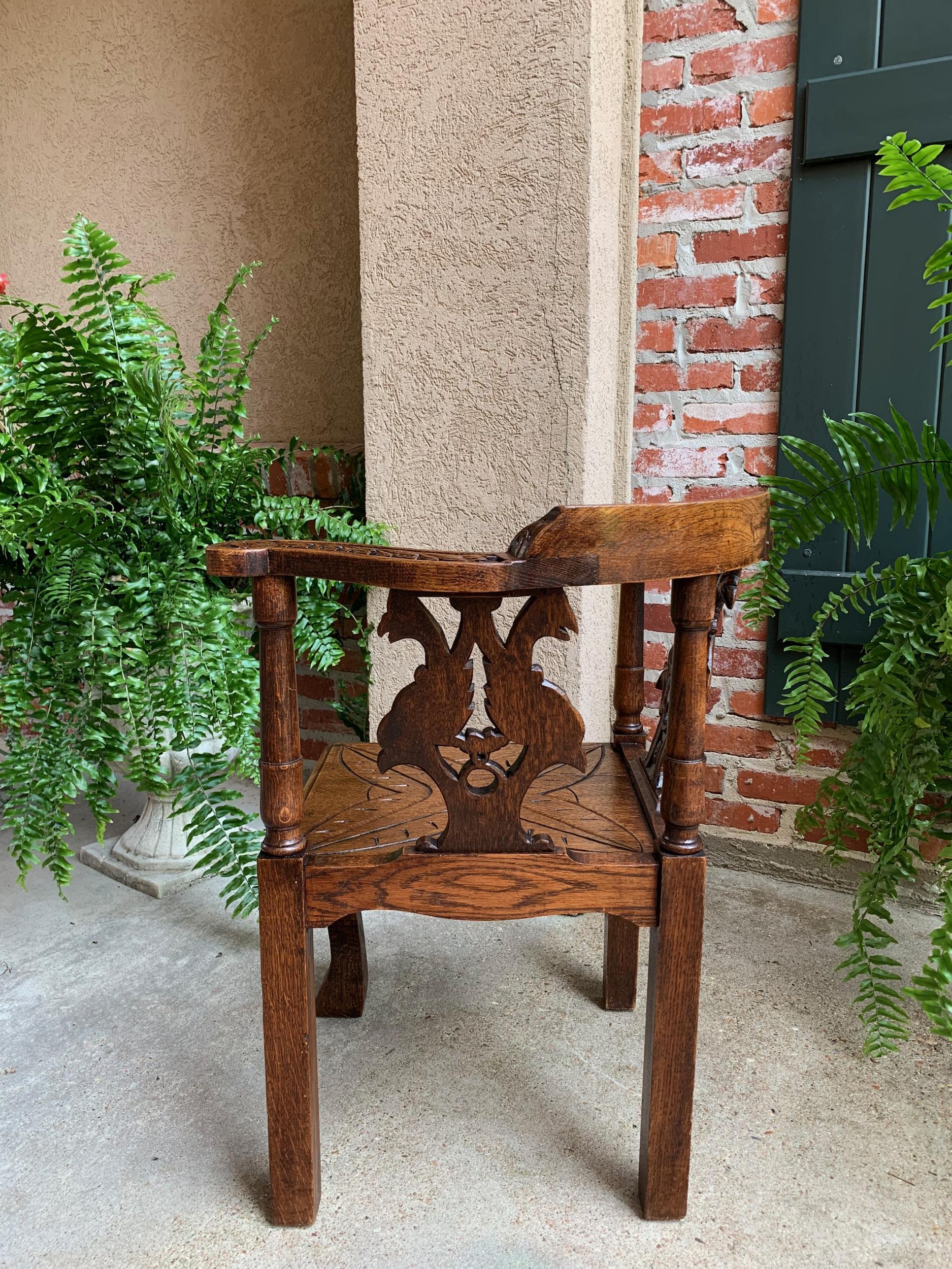 Antique French Carved Oak Corner Arm Chair Renaissance Louis XIV style For Sale 6
