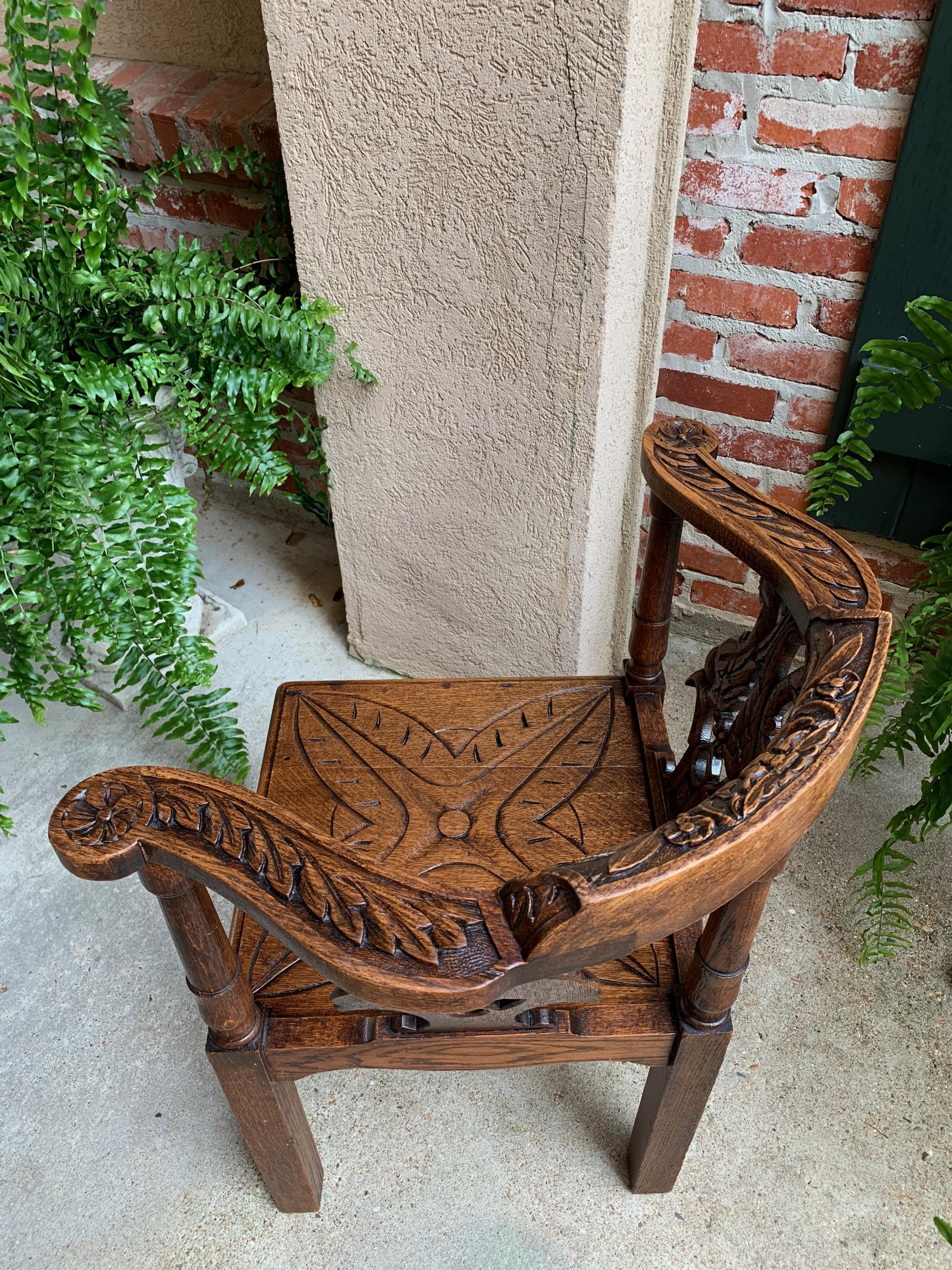 Antique French Carved Oak Corner Arm Chair Renaissance Louis XIV style For Sale 12