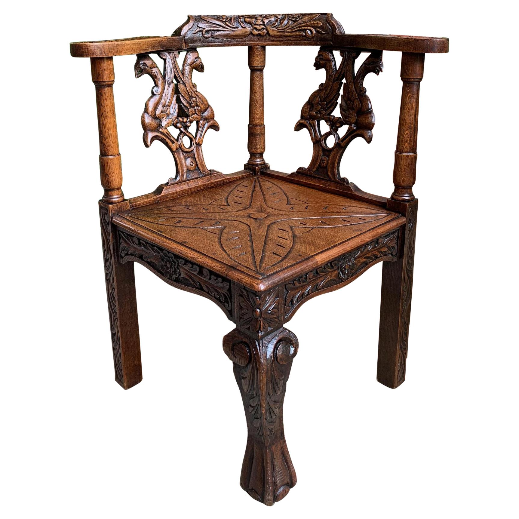 Fauteuil d'angle français ancien en chêne sculpté de style Renaissance Louis XIV