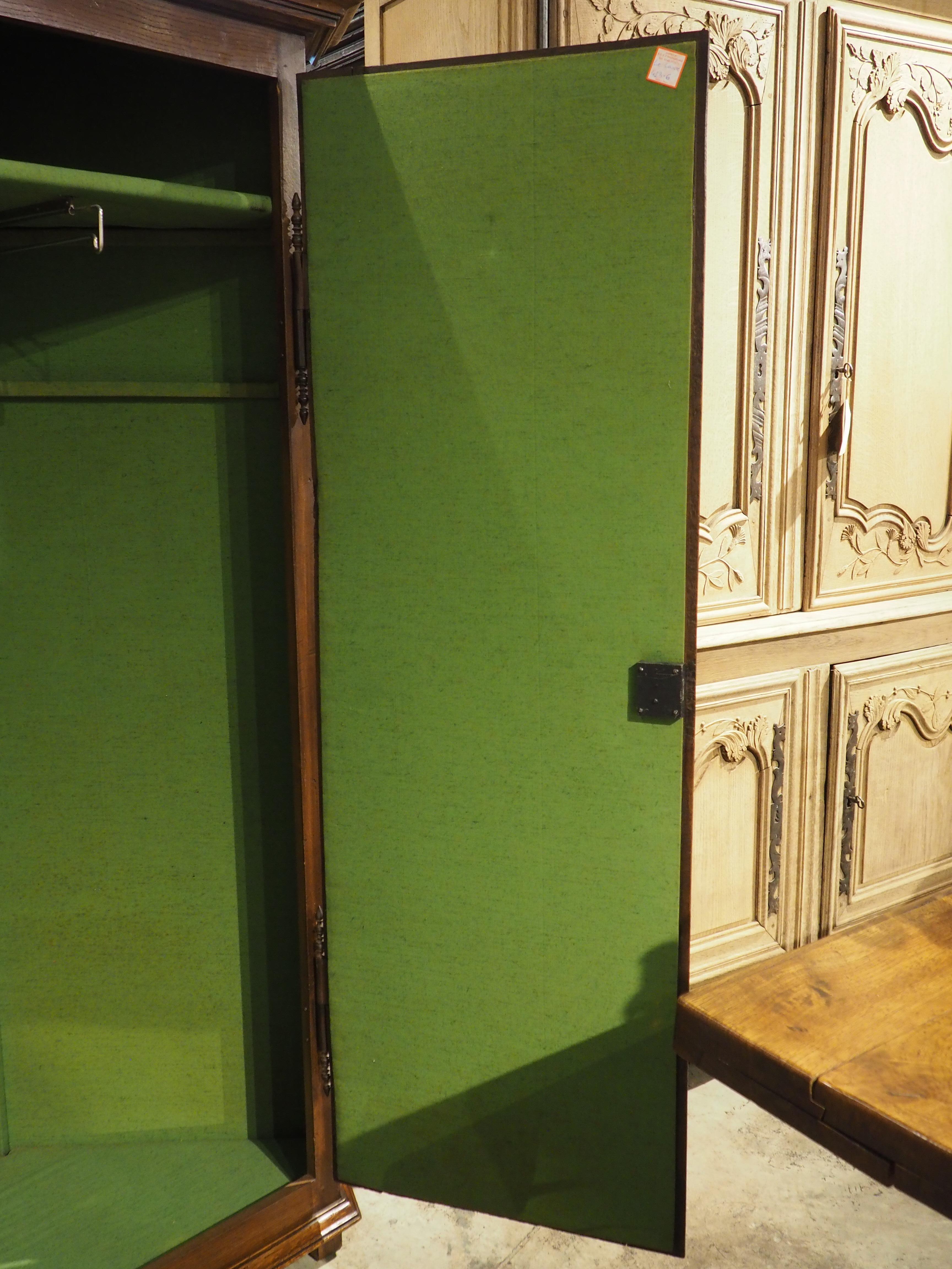 Ancienne armoire d'angle française en chêne sculpté, vers 1885 en vente 4