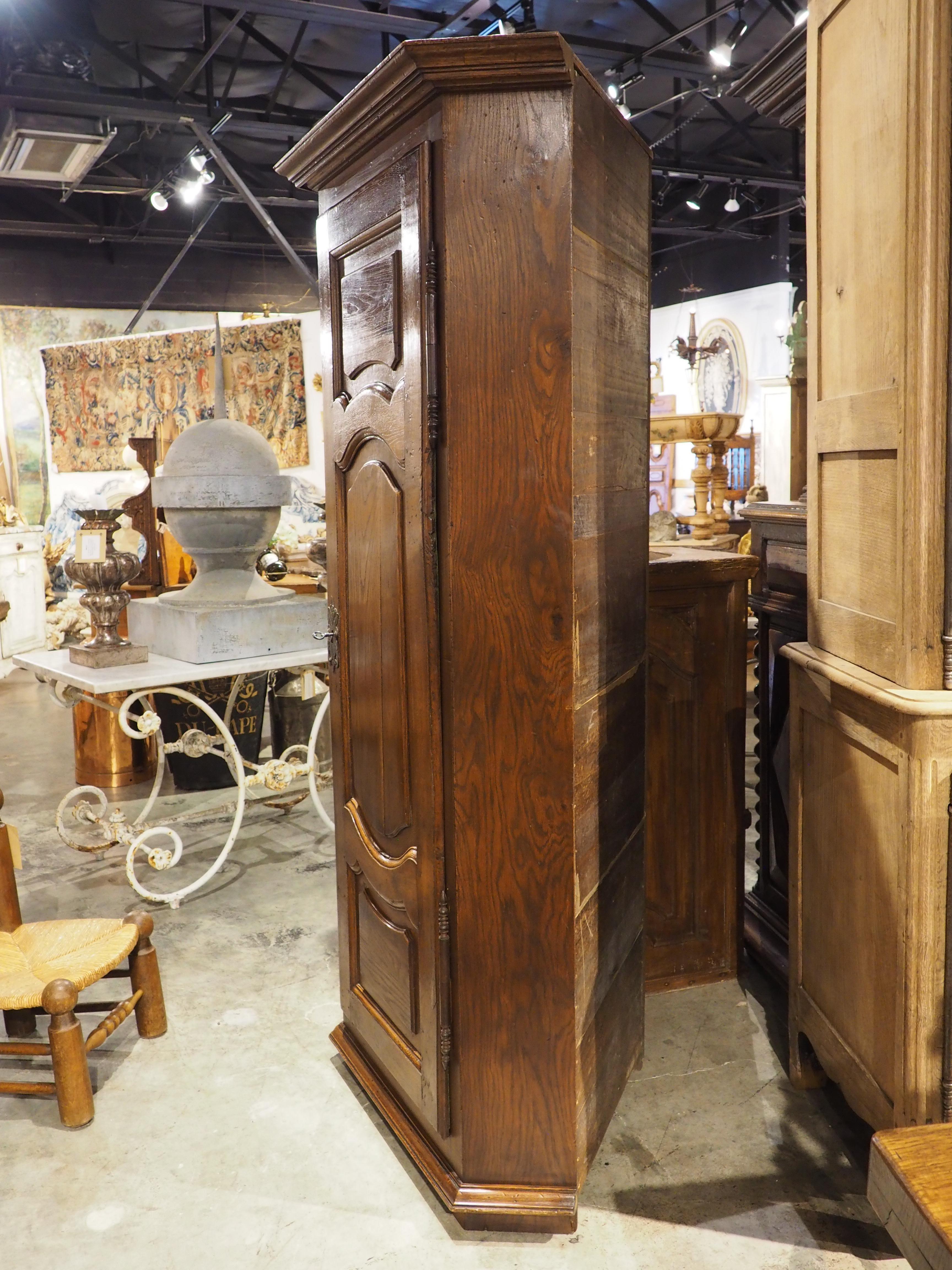 Antique French Carved Oak Corner Cabinet, Circa 1885 In Good Condition For Sale In Dallas, TX