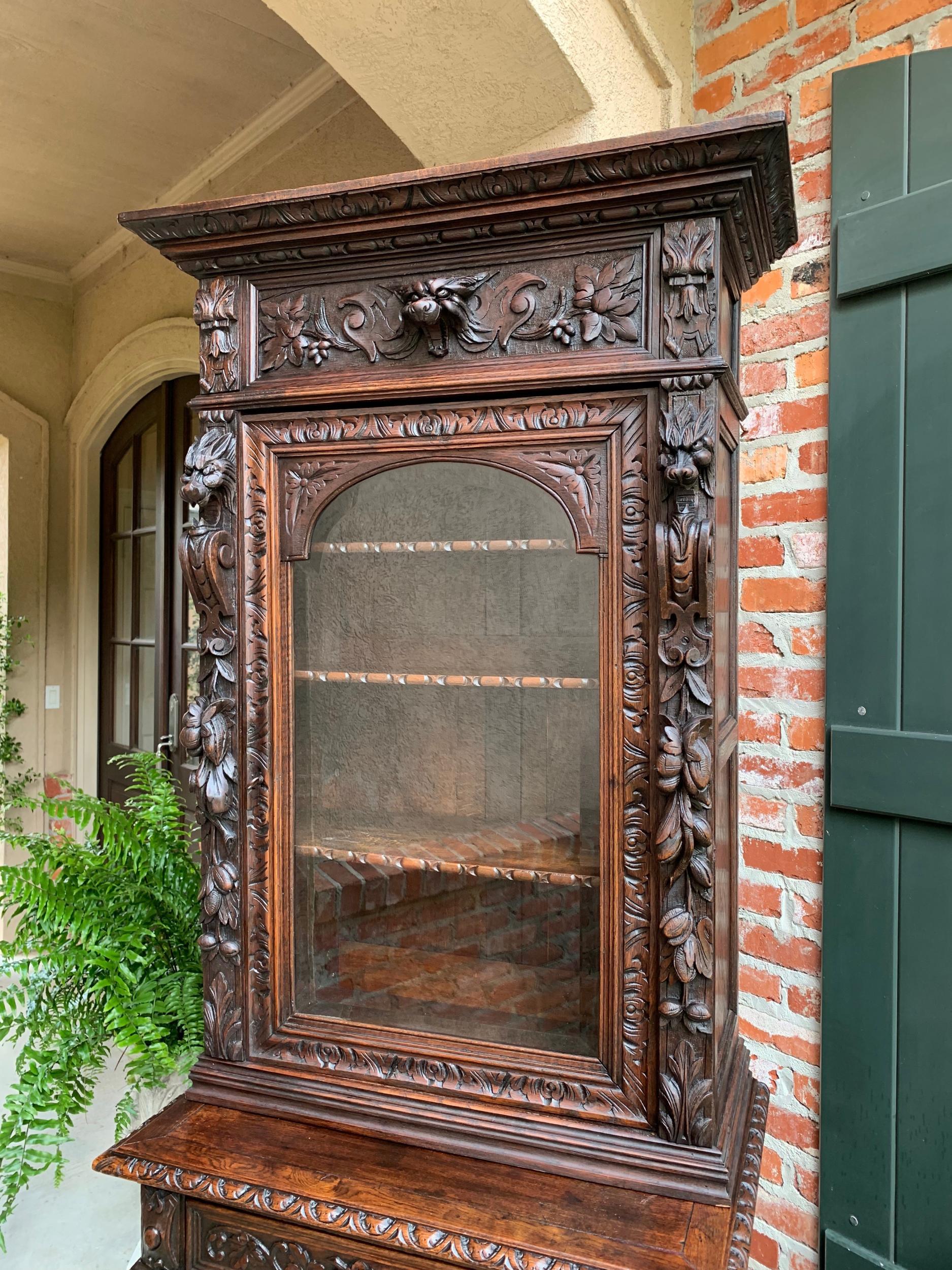 Antique French Carved Oak Hunt Cabinet Bookcase Black Forest Renaissance Display In Good Condition In Shreveport, LA