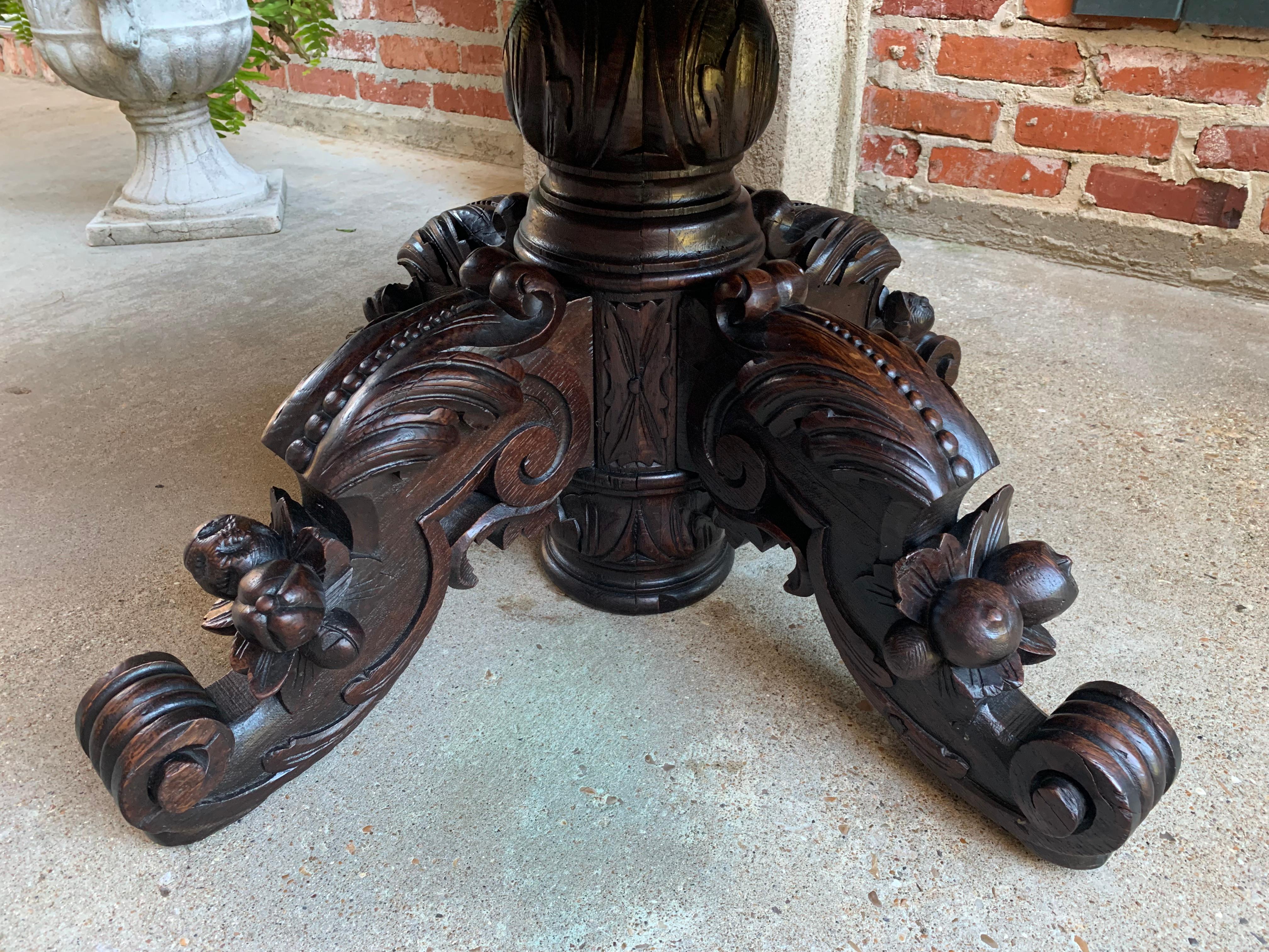 Antique French Carved Oak Hunt Coffee Table Renaissance Black Forest Oval c1900 In Good Condition In Shreveport, LA