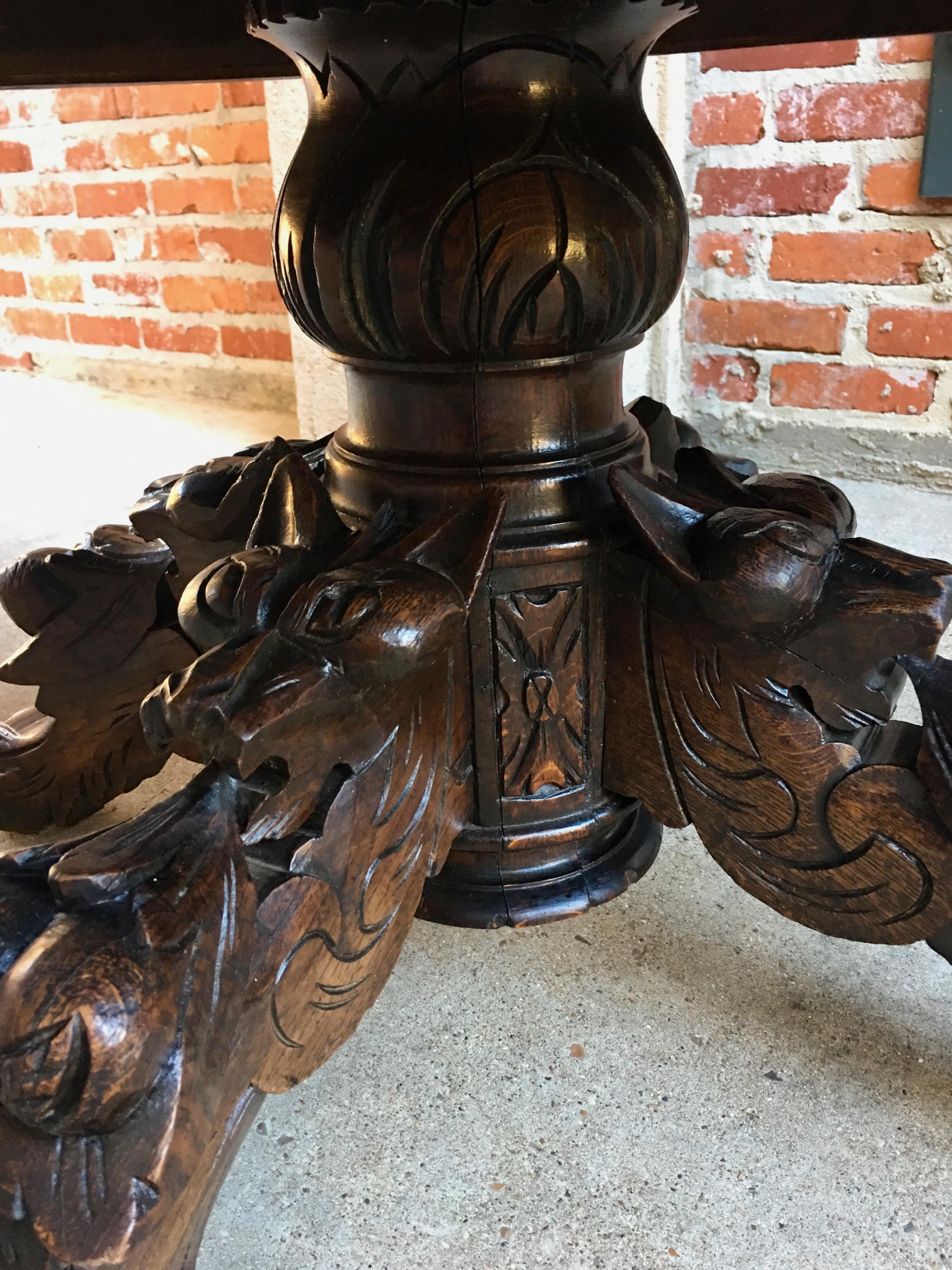Antique French Carved Oak Hunt Coffee Table Renaissance Black Forest Oval In Good Condition In Shreveport, LA