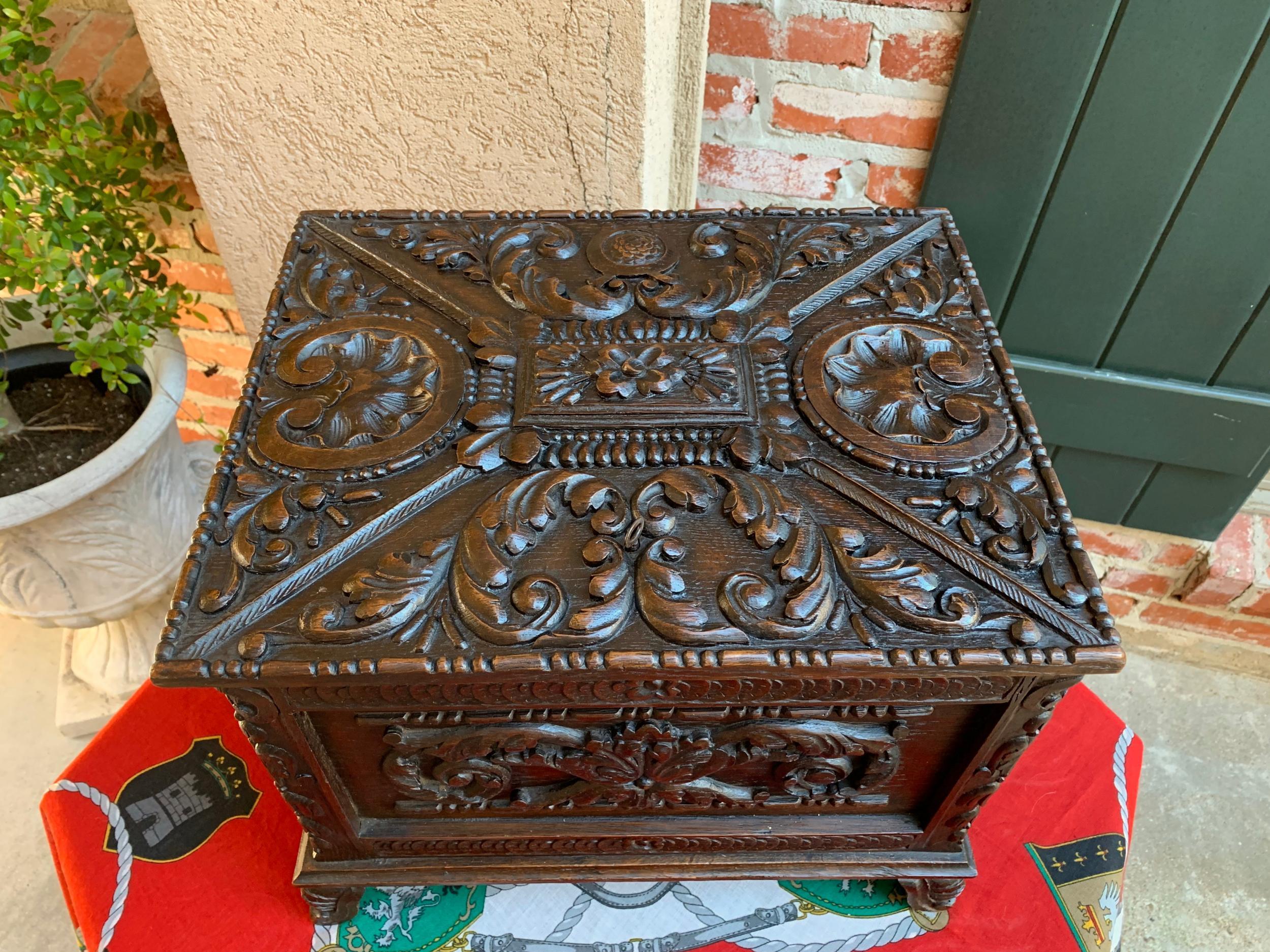 Antique French Carved Oak Letter Desk Box Black Forest Jewelry Collector Case In Good Condition In Shreveport, LA