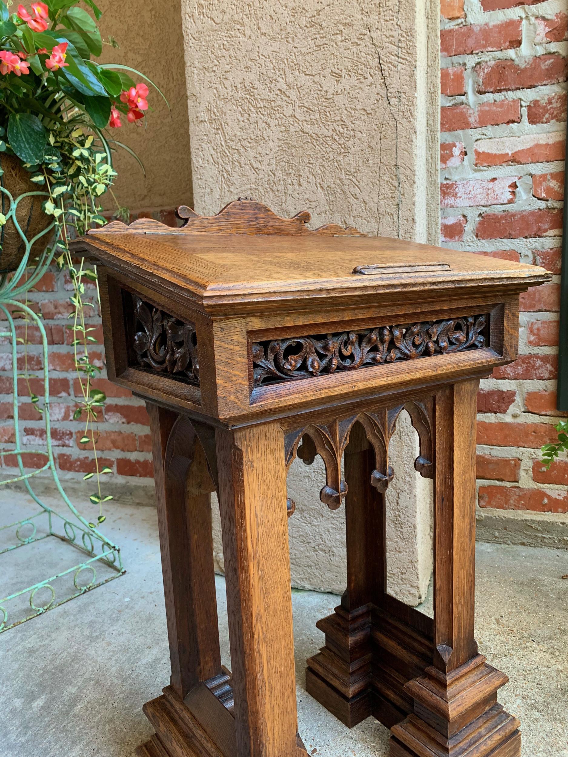 Antique French Carved Oak Podium Table Top Lectern Gothic Liturgical Bible Box In Good Condition In Shreveport, LA