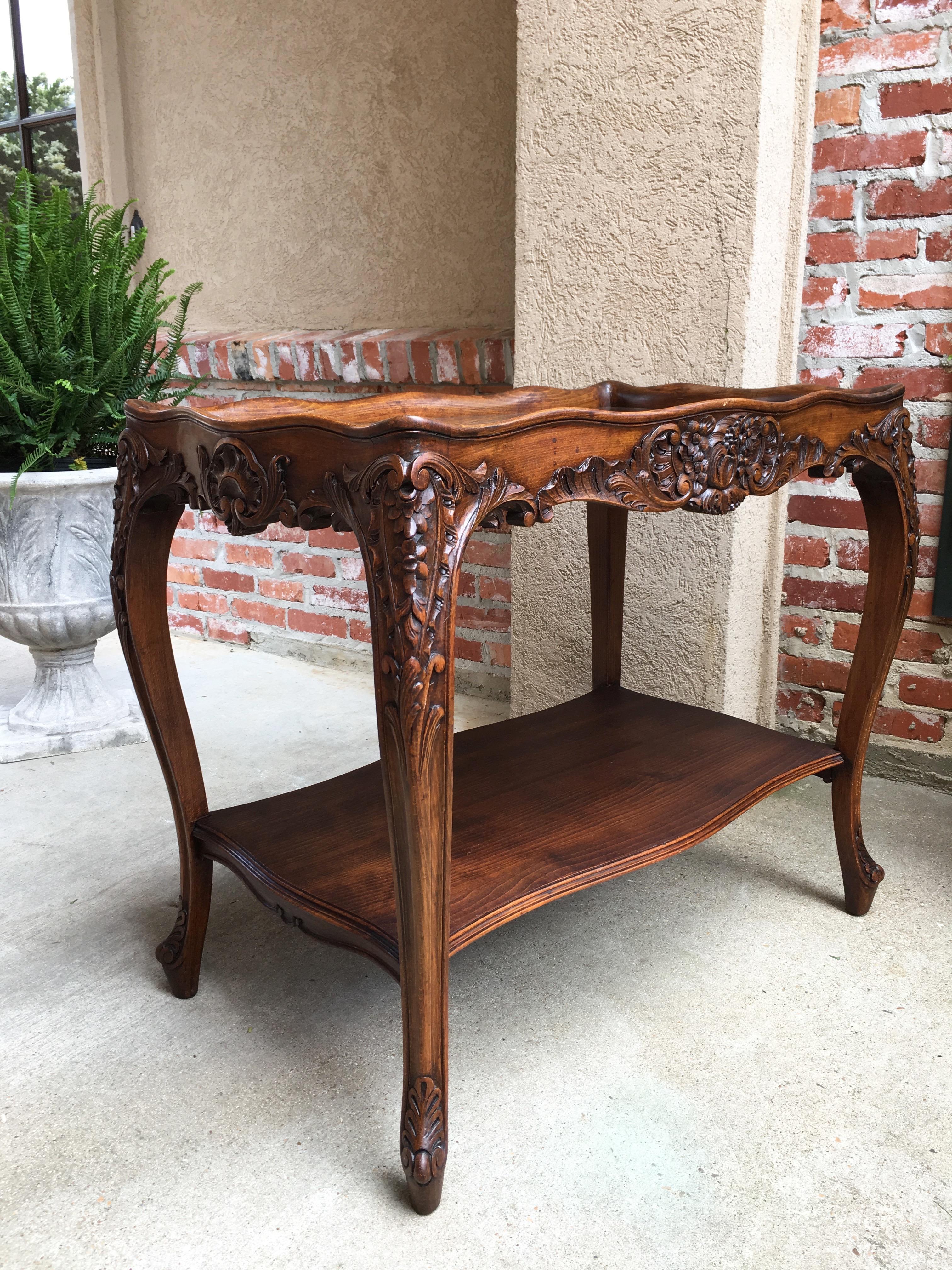 Antique French Carved Oak Side Table Louis XV Regency Style Wine Serving Glass In Good Condition In Shreveport, LA