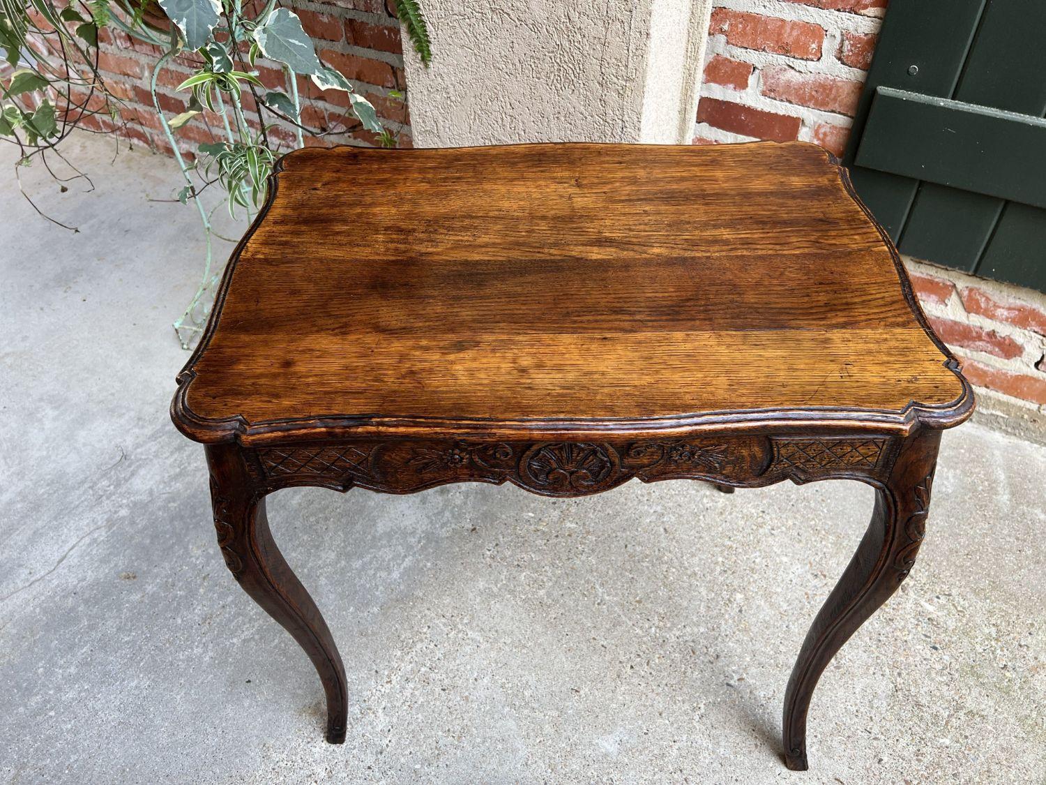Antique French Carved Oak Sofa Side Lamp Table Serpentine Louis XV Nightstand For Sale 4