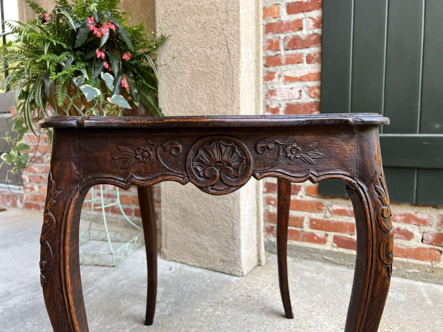 Antique French Carved Oak Sofa Side Lamp Table Serpentine Louis XV Nightstand For Sale 11