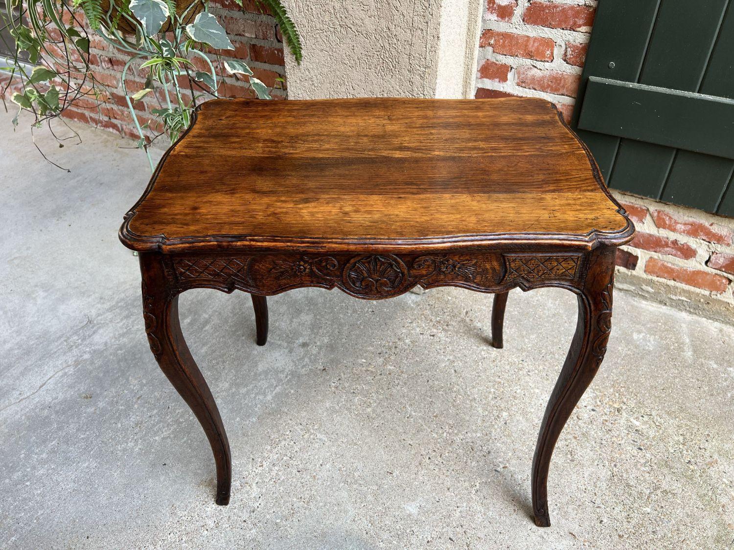 Antique French Carved Oak Sofa Side Lamp Table Serpentine Louis XV Nightstand For Sale 12