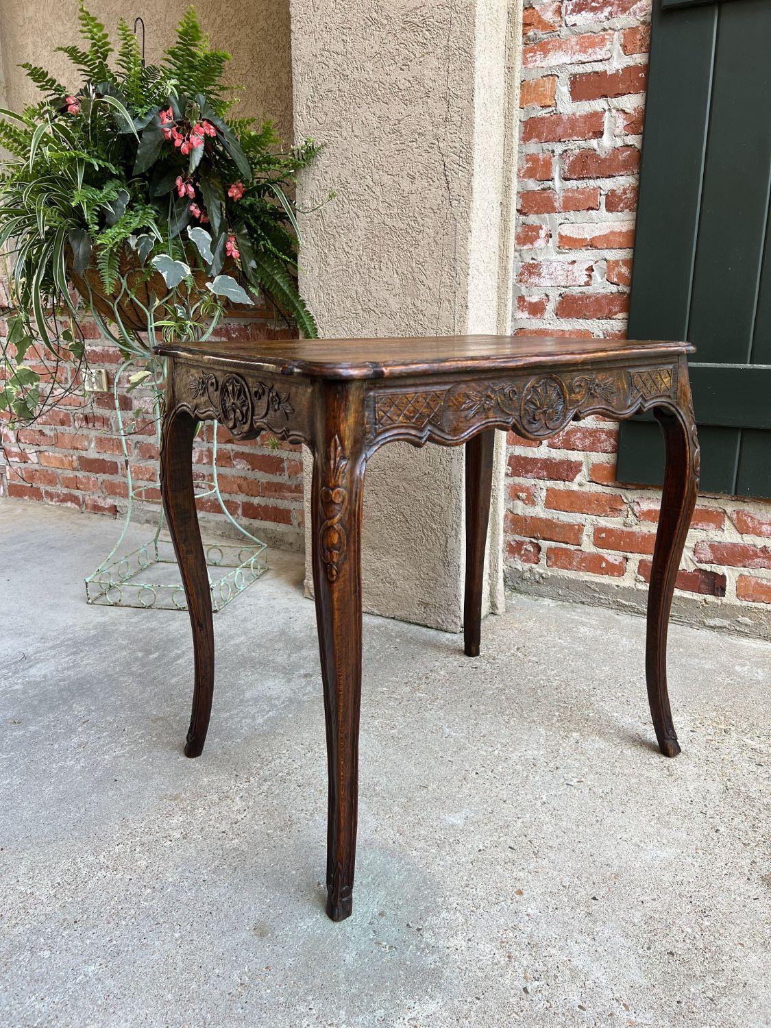 Luigi XVI Antique French Carved Oak Console Sofa Side Lamp Table Serpentine Louis XV in vendita