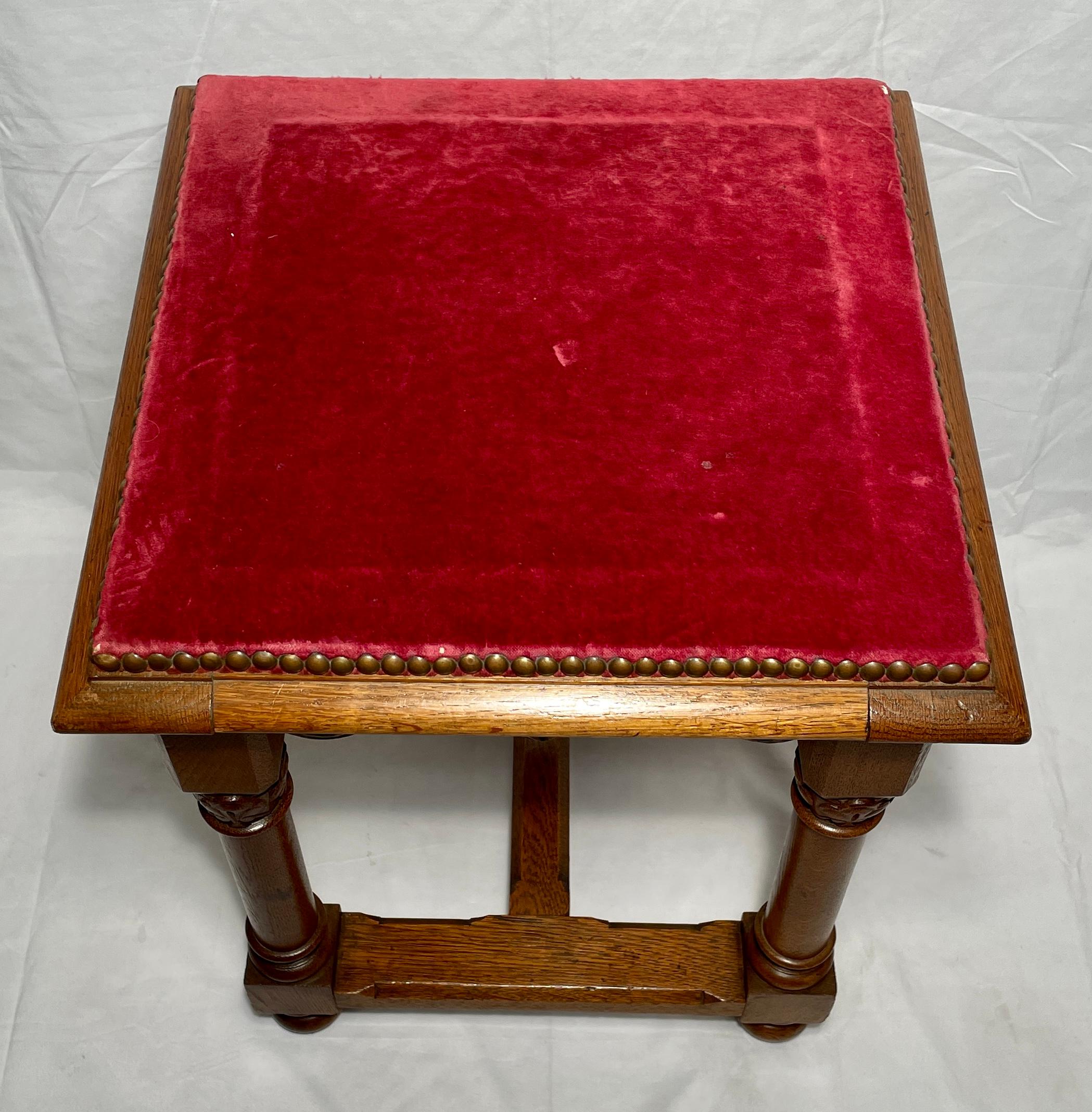 Antique French Carved Oak Stool, circa 1900 In Good Condition For Sale In New Orleans, LA