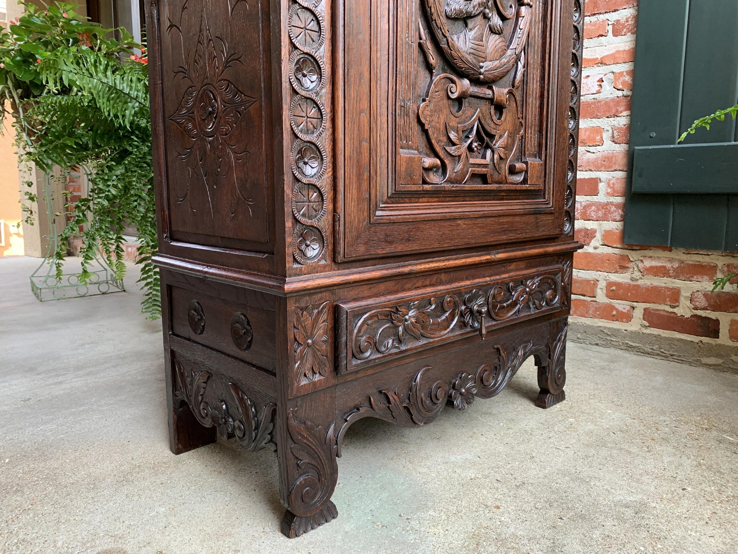 19th century French Carved Oak Storage Cabinet Renaissance Roman Centurion  For Sale 10