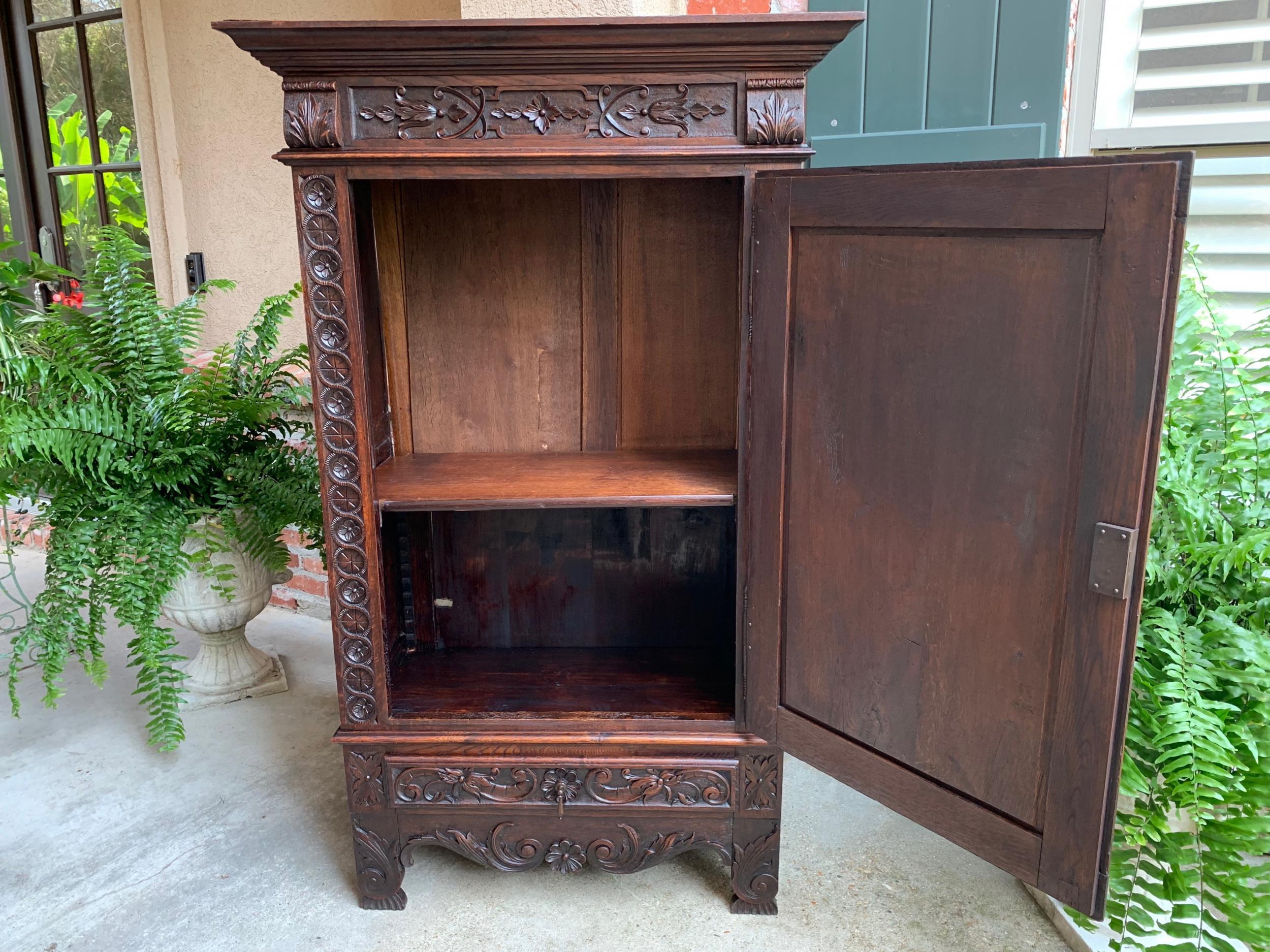 19th century French Carved Oak Storage Cabinet Renaissance Roman Centurion  For Sale 15