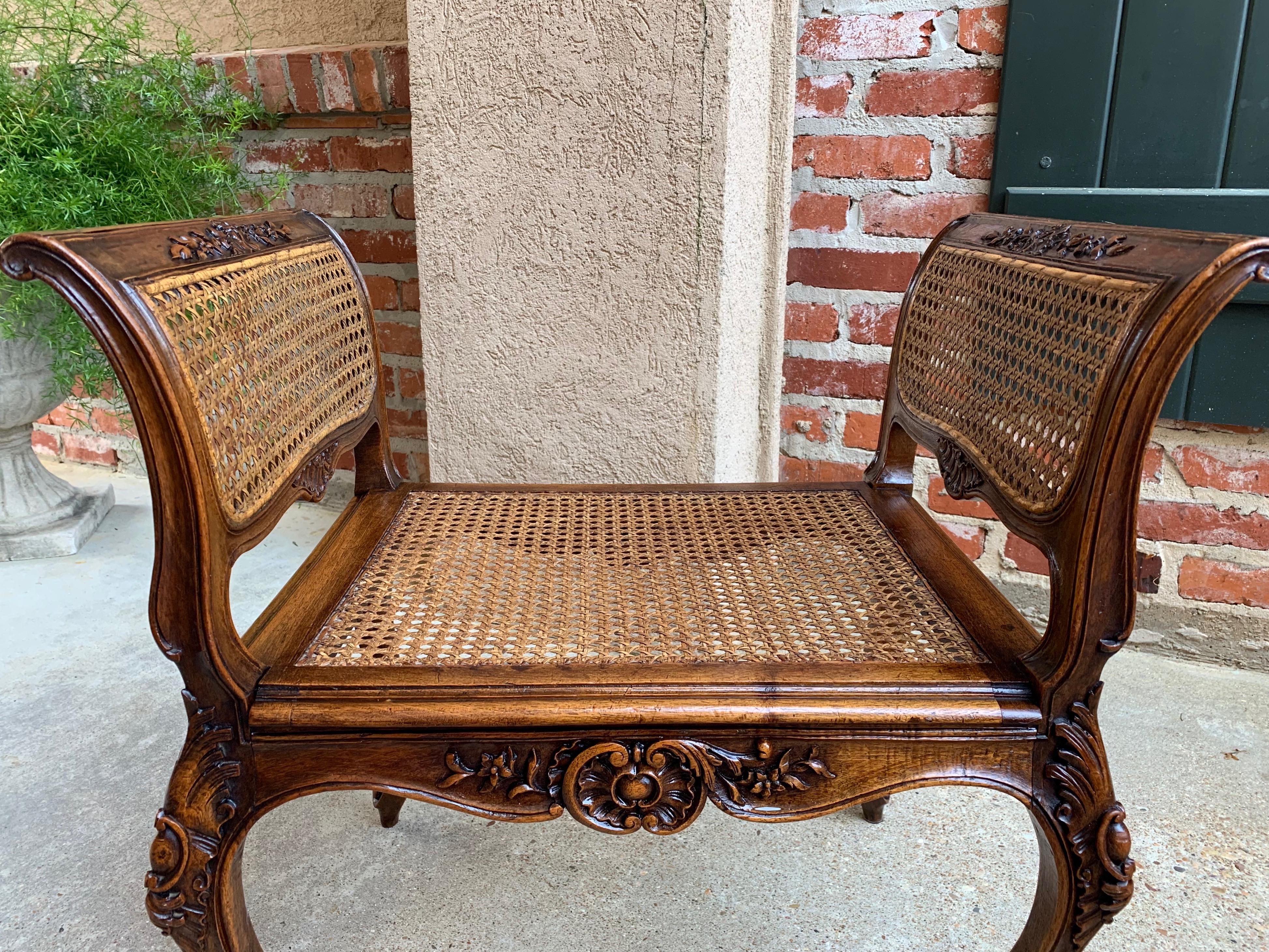 Intagliato a mano Antique French Carved Oak Vanity Bench Stool Chair Cane Seat Louis XV c1890 in vendita
