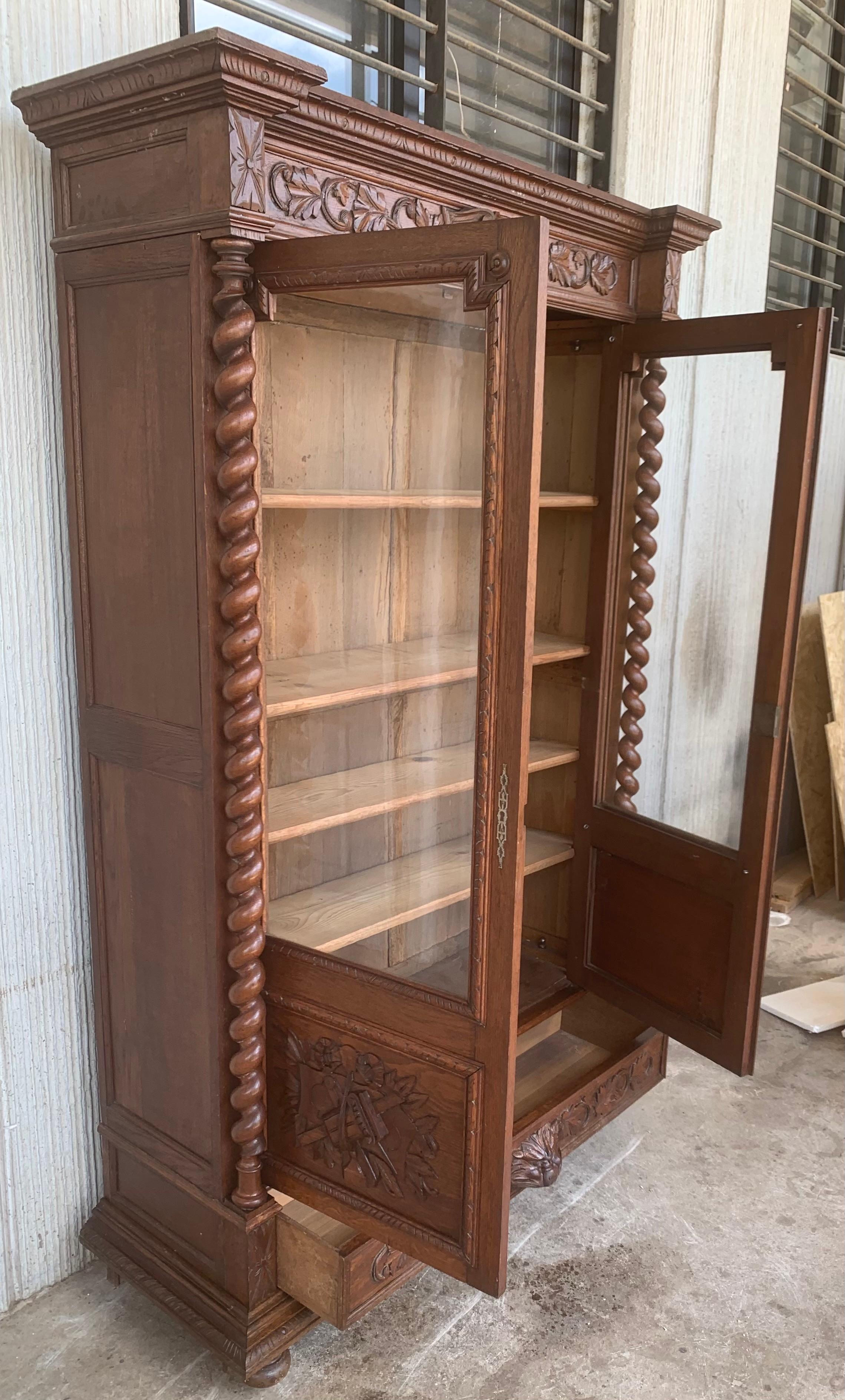 Antique French Carved Oak Vitrine Cabinet Bookcase Barley Twist Renaissance In Good Condition For Sale In Miami, FL