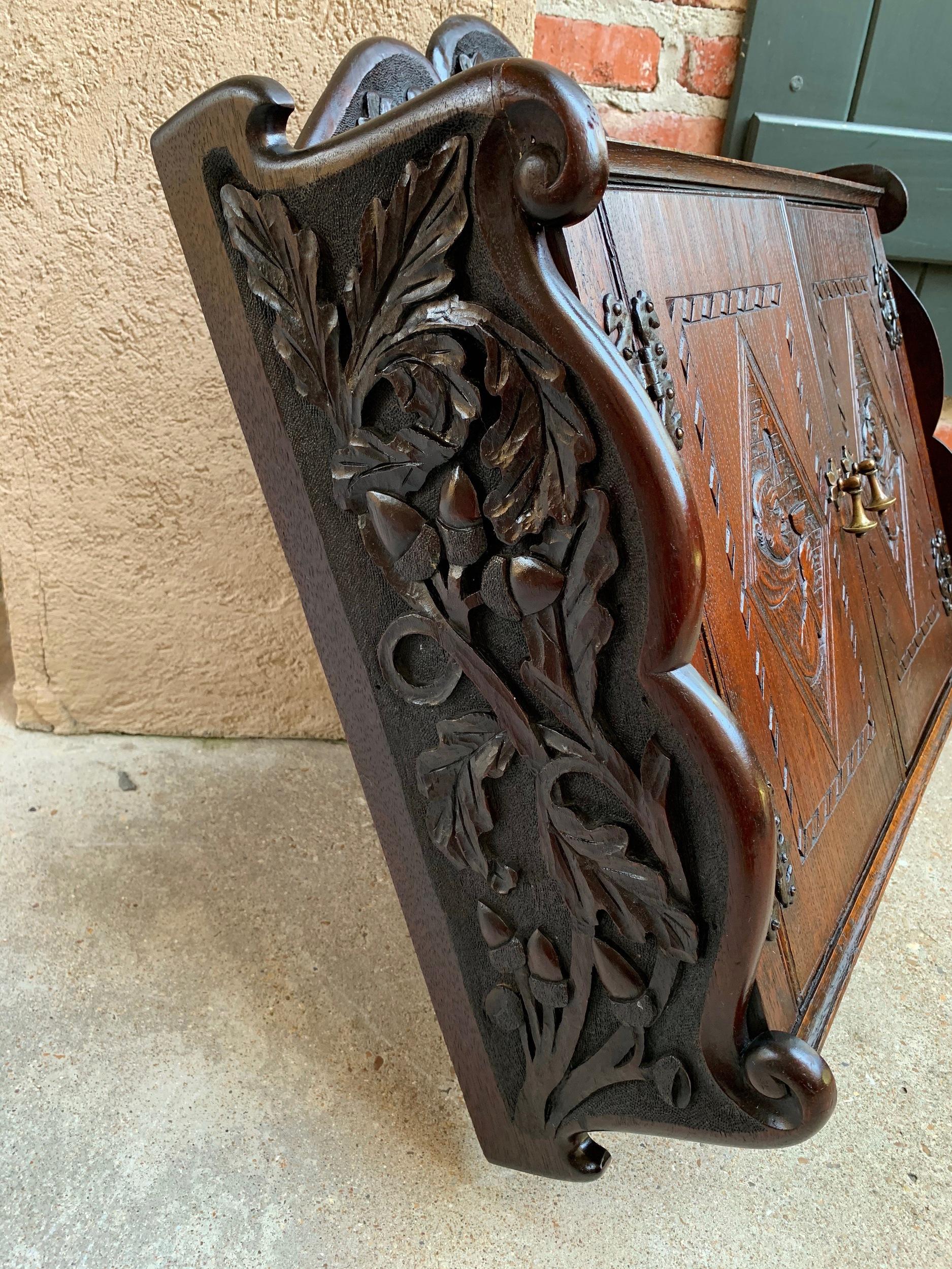 French Carved Oak Wall Cabinet Shelf Box Black Forest, Brittany, 19th Century In Good Condition In Shreveport, LA
