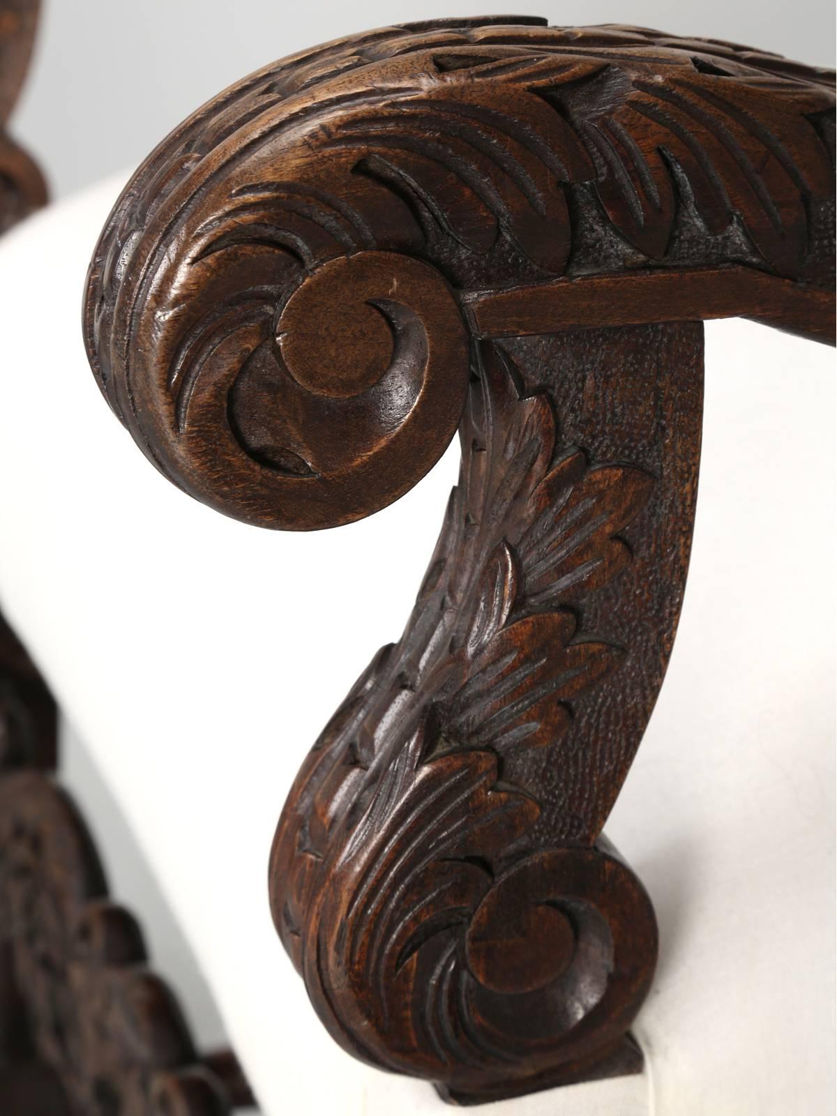 Antique French Carved Pair of Walnut Throne Chairs or Arm Chairs, Restored In Good Condition In Chicago, IL