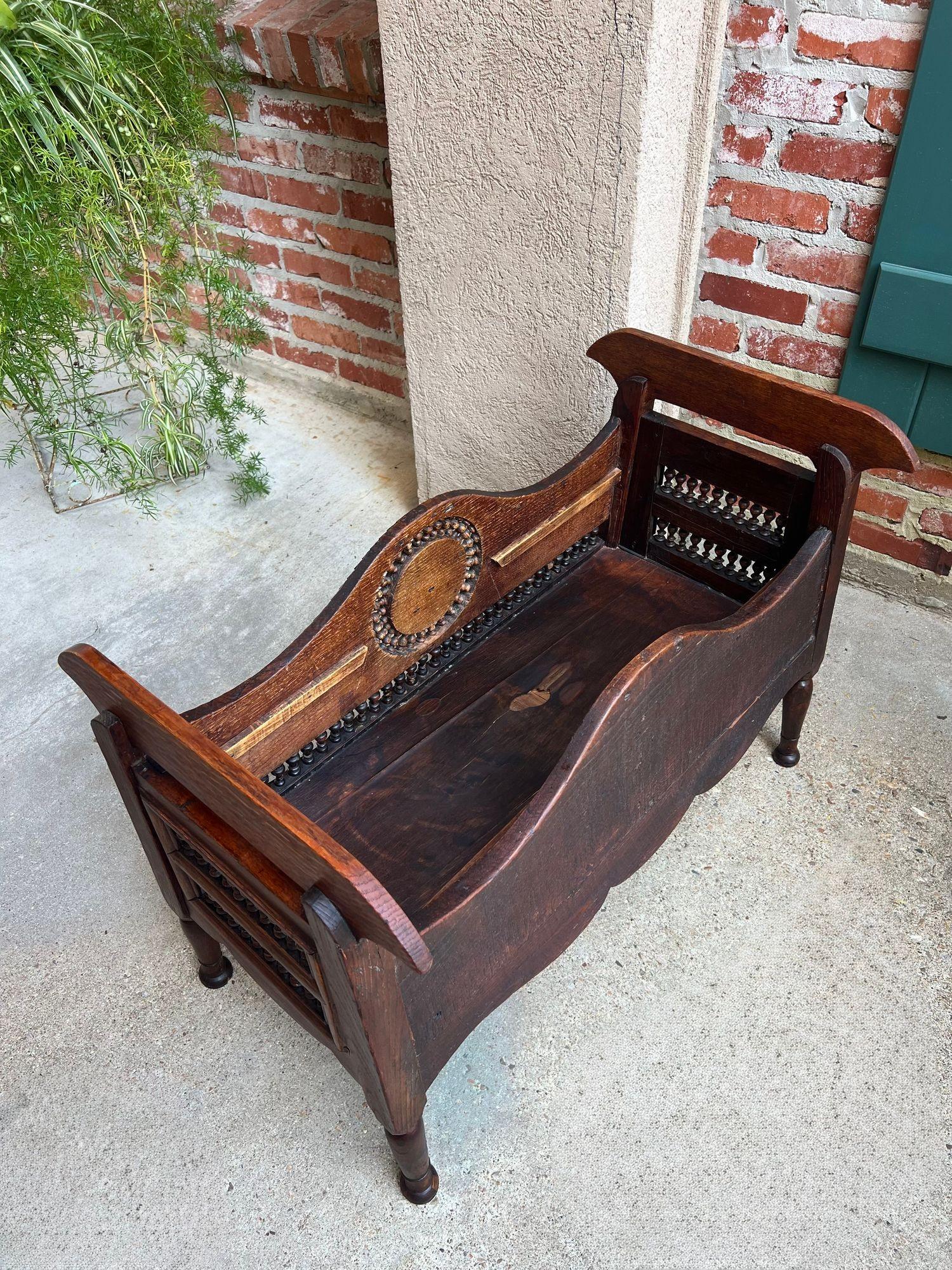 Antique French Carved Planter Breton Brittany Oak Doll Bed Fireside Box c1890 in vendita 4