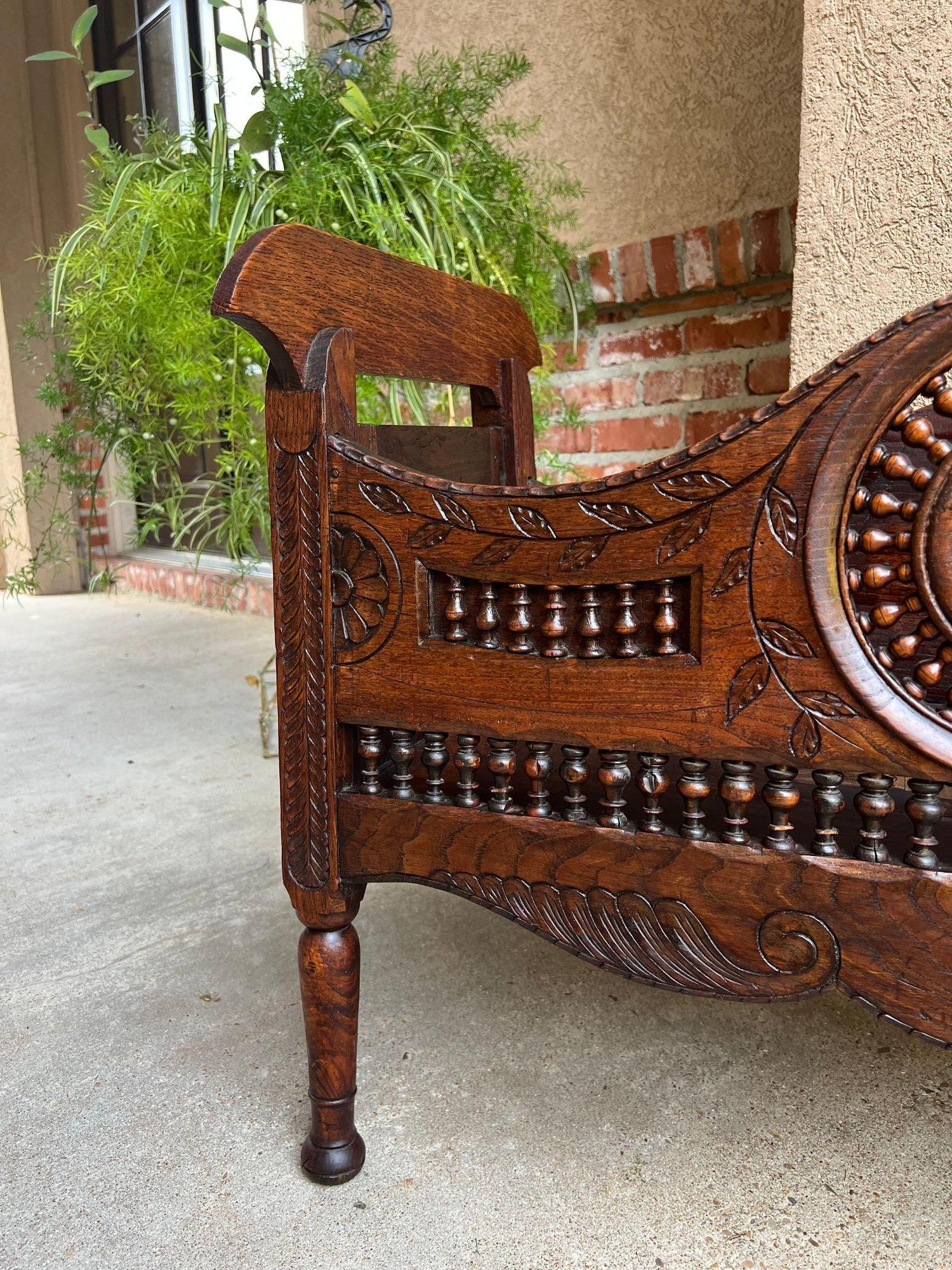 Antique French Carved Planter Breton Brittany Oak Doll Bed Fireside Box c1890 in vendita 8