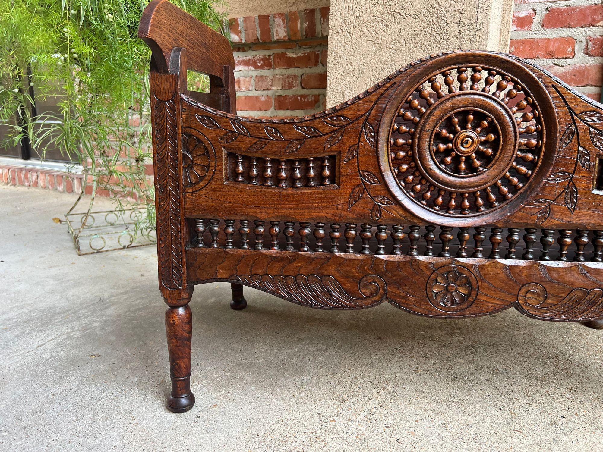 Intagliato a mano Antique French Carved Planter Breton Brittany Oak Doll Bed Fireside Box c1890 in vendita