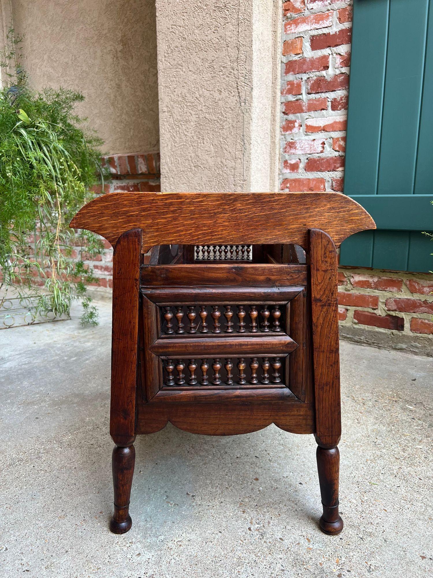 Antique French Carved Planter Breton Brittany Oak Doll Bed Fireside Box c1890 in vendita 1