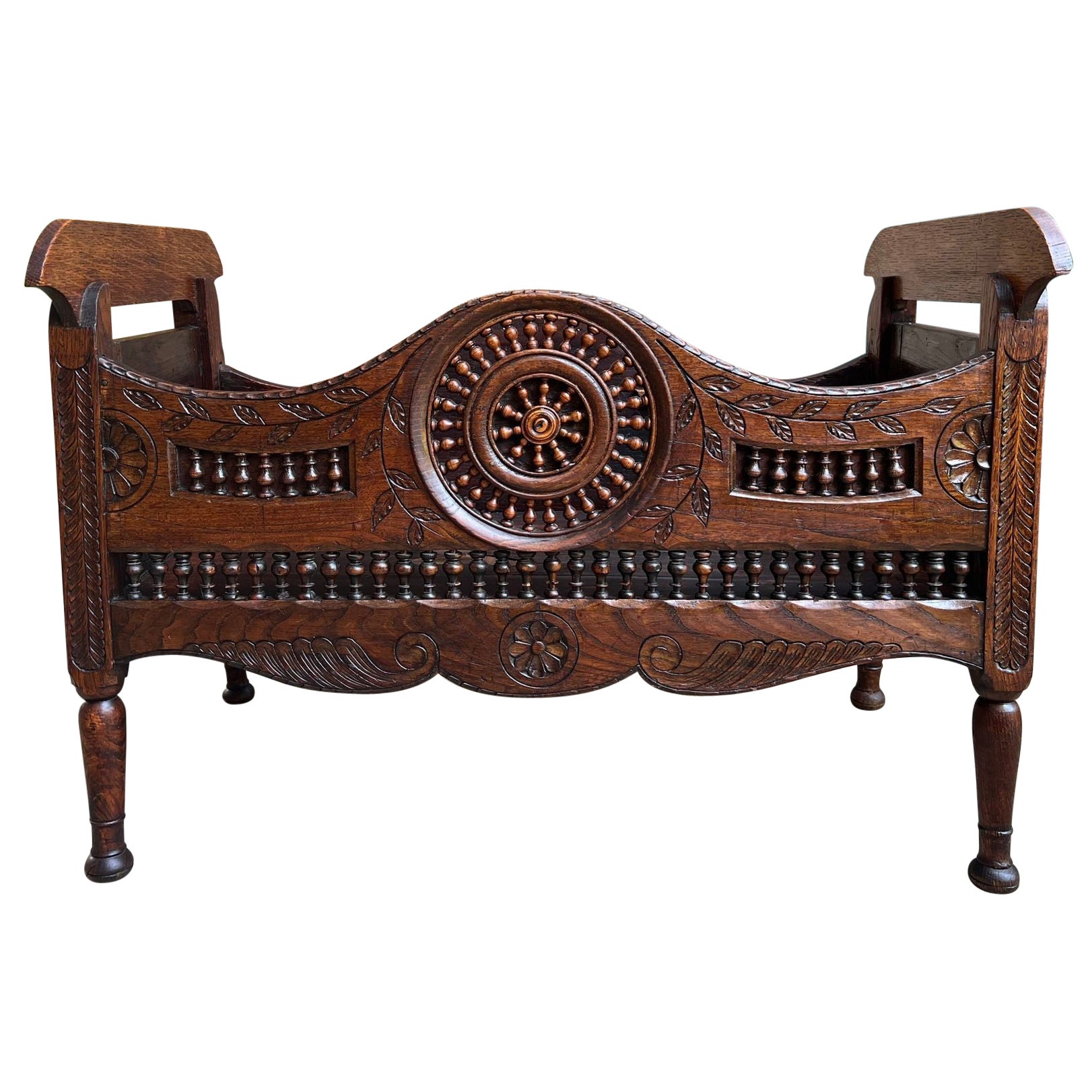 Antique French Carved Planter Breton Brittany Oak Doll Bed Fireside Box c1890 in vendita
