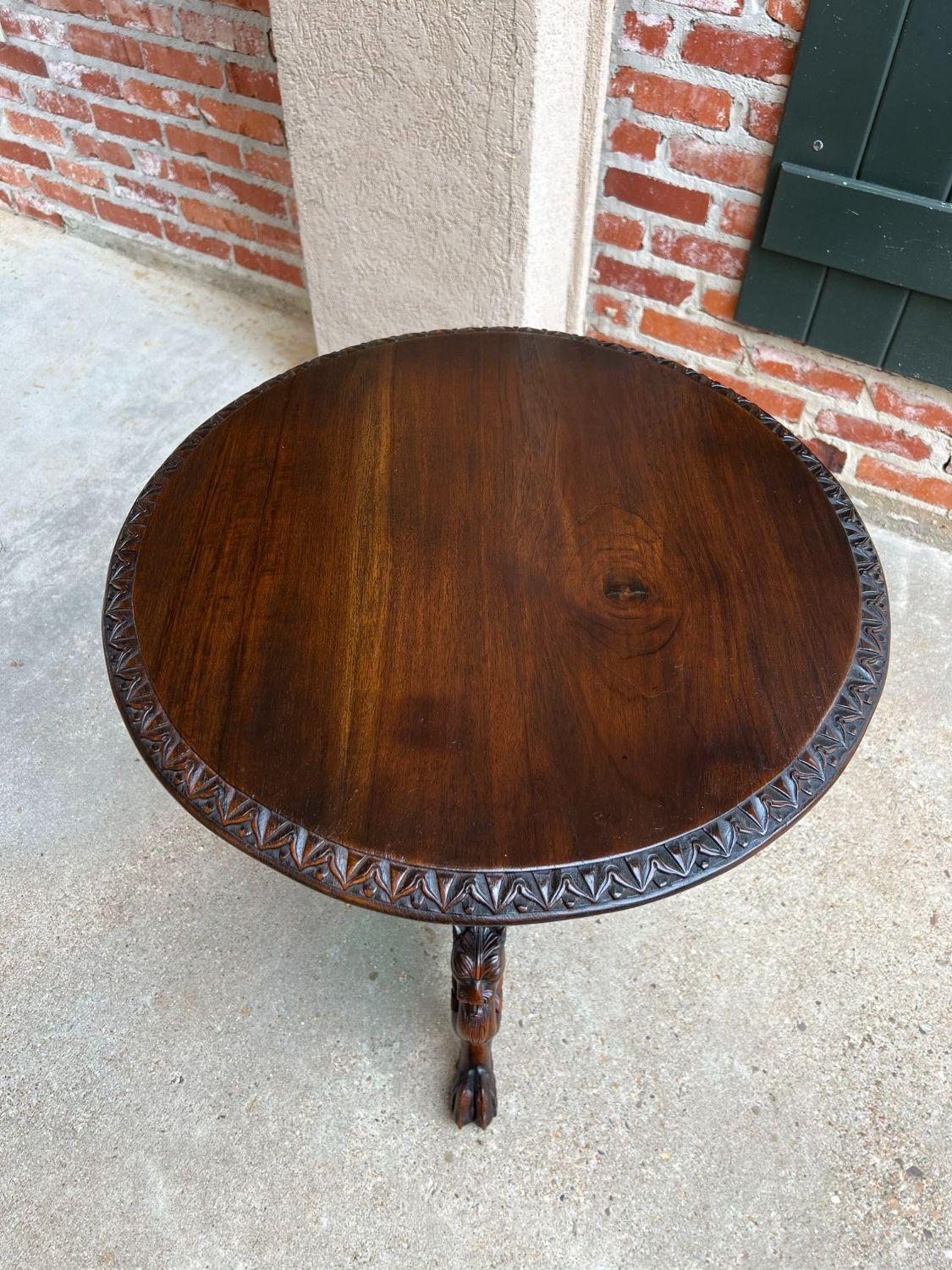 Antique French Carved Round End Table Neoclassical Walnut Tripod Gueridon For Sale 14